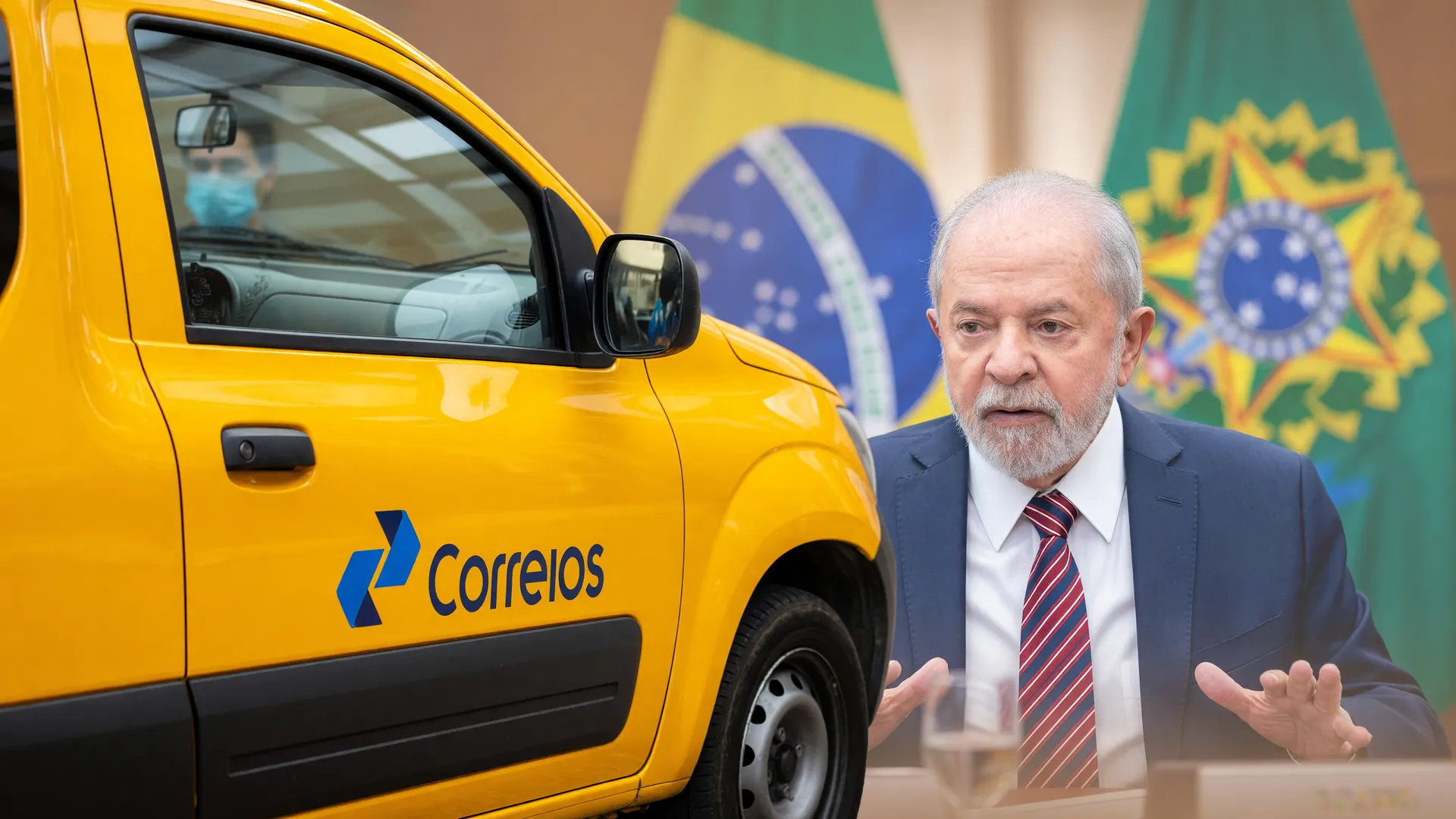 Veículo de entrega amarelo dos Correios em primeiro plano, com fundo suggesting contexto governamental e as vagas do concurso