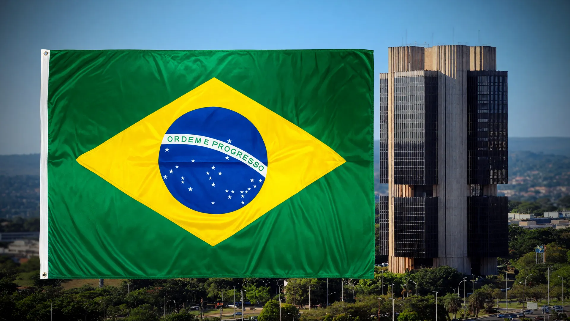 Bandeira do Brasil e sede do Banco Central em Brasília representando os juros reais mais altos do mundo