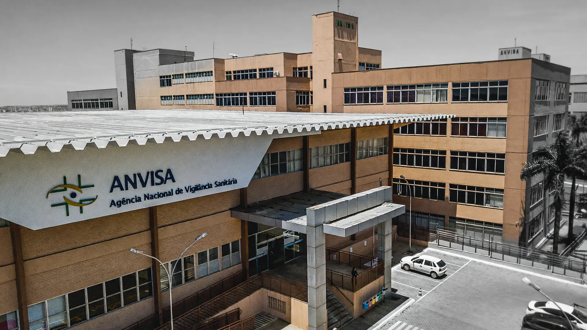 Edifício da Anvisa representando a espera pela aprovação de genéricos. Desafio da patente ozempic brasil.