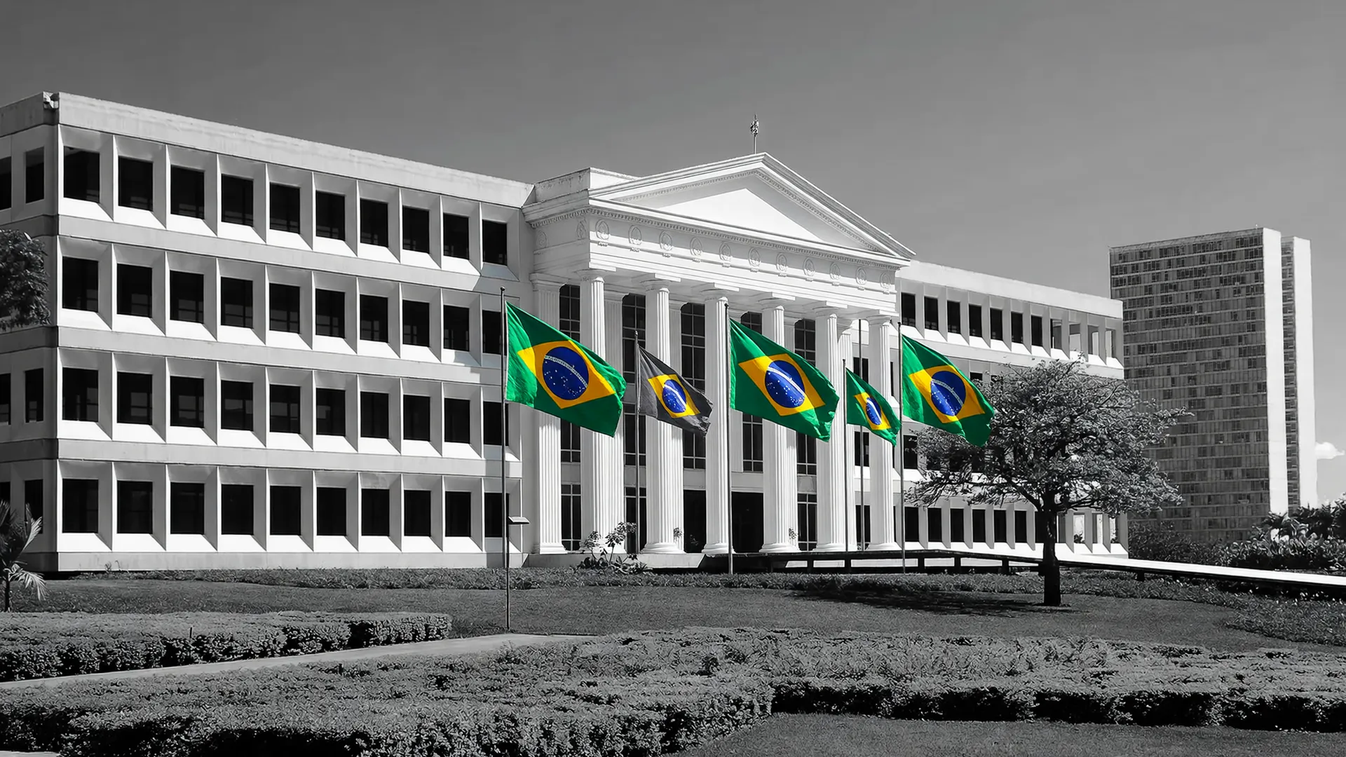 Fachada do Tribunal de Contas da União com bandeiras brasileiras, representando a suspensão de pagamentos do Pé-de-Meia a CPFs de pessoas mortas
