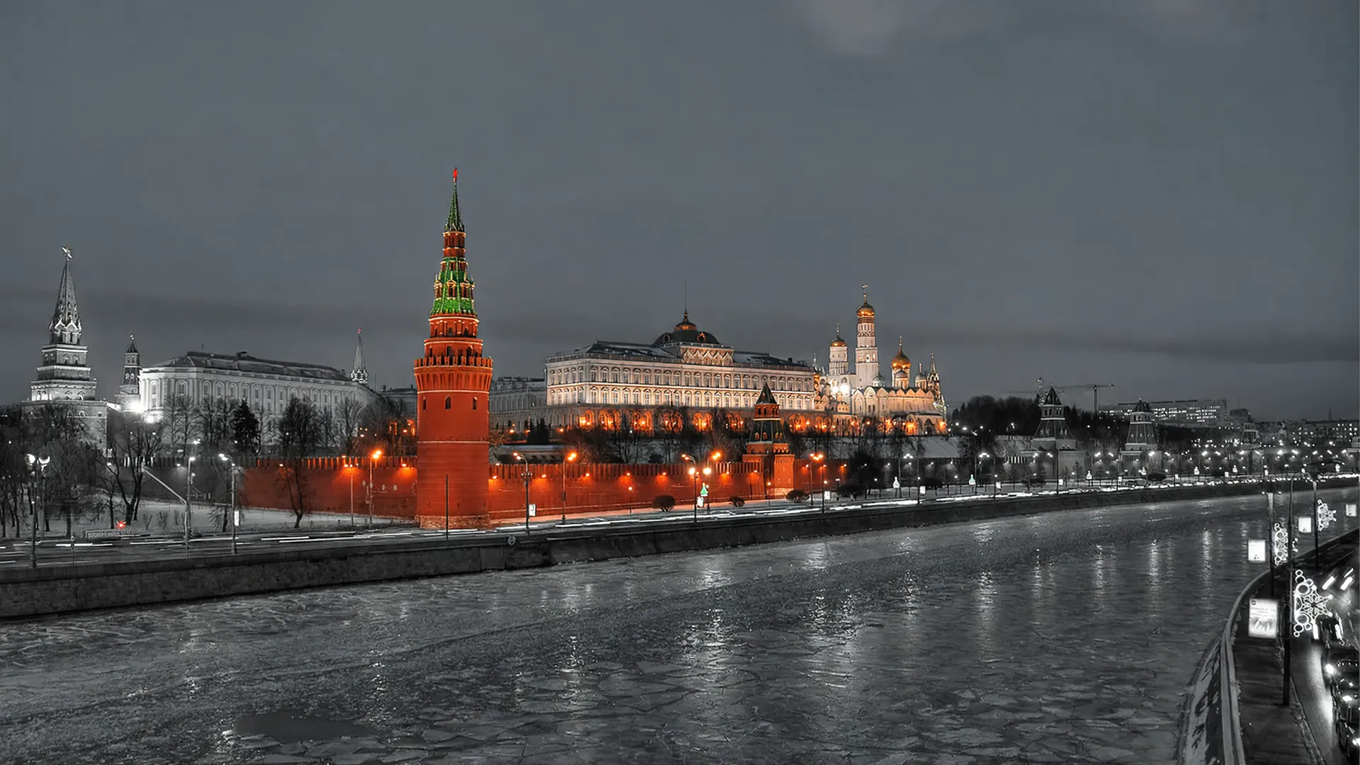 Kremlin ao entardecer: símbolo de bloqueio de internet na Rússia e controle digital do Estado
