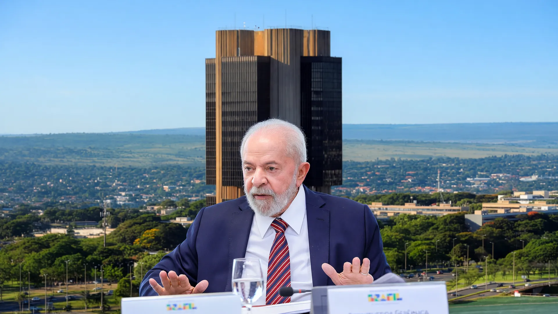 Lula e Banco Central enfrentam crise de cartão de crédito rotativo endividamento dos brasileiros