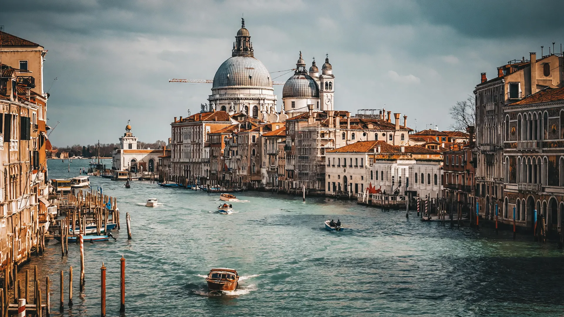 Cidadania italiana jus sanguinis: arquitetura veneziana representa a herança legal de descendentes italianos