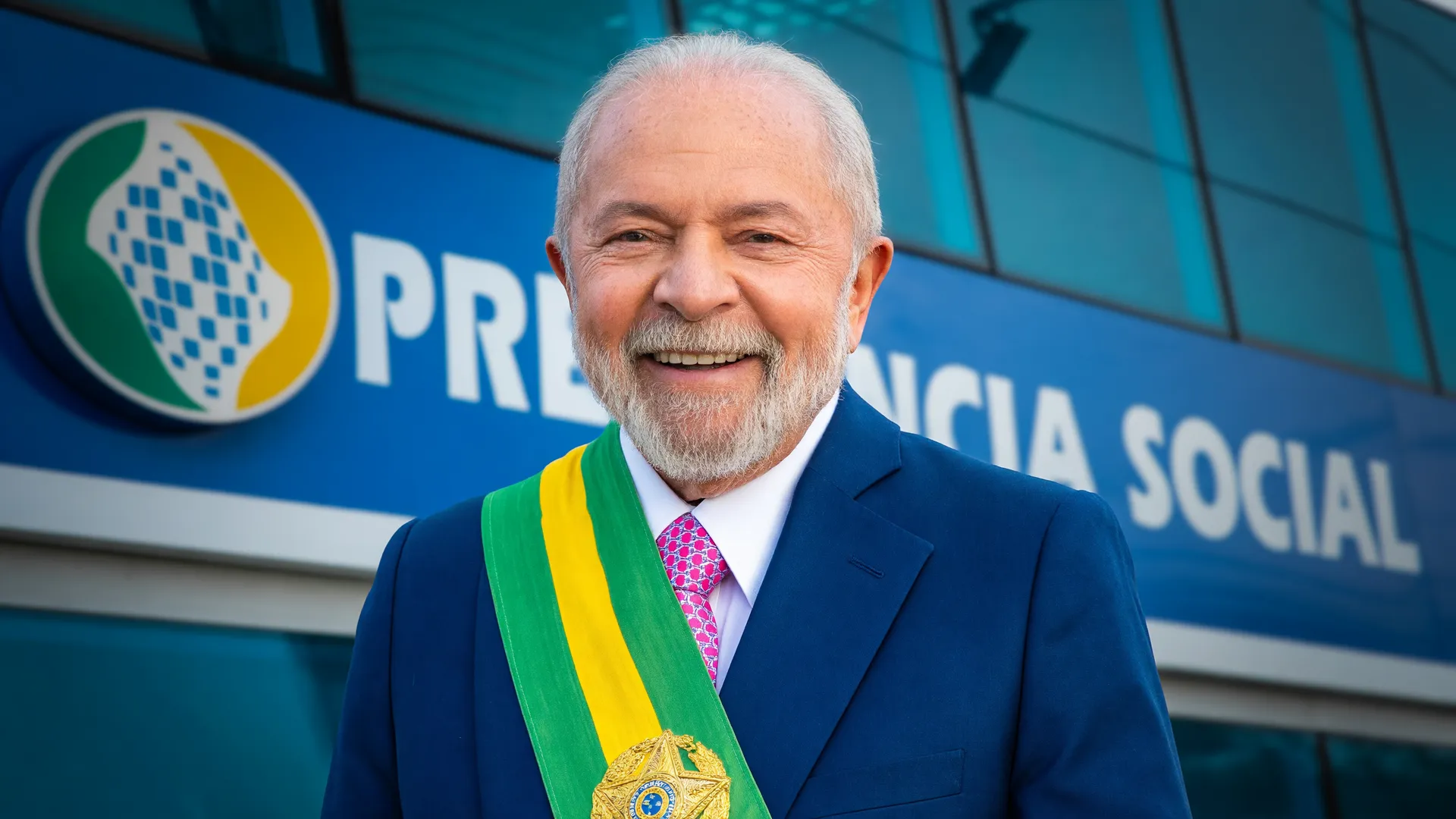 Inadimplência recorde Brasil: Lula anuncia pacote de governo com INSS para injetar recursos