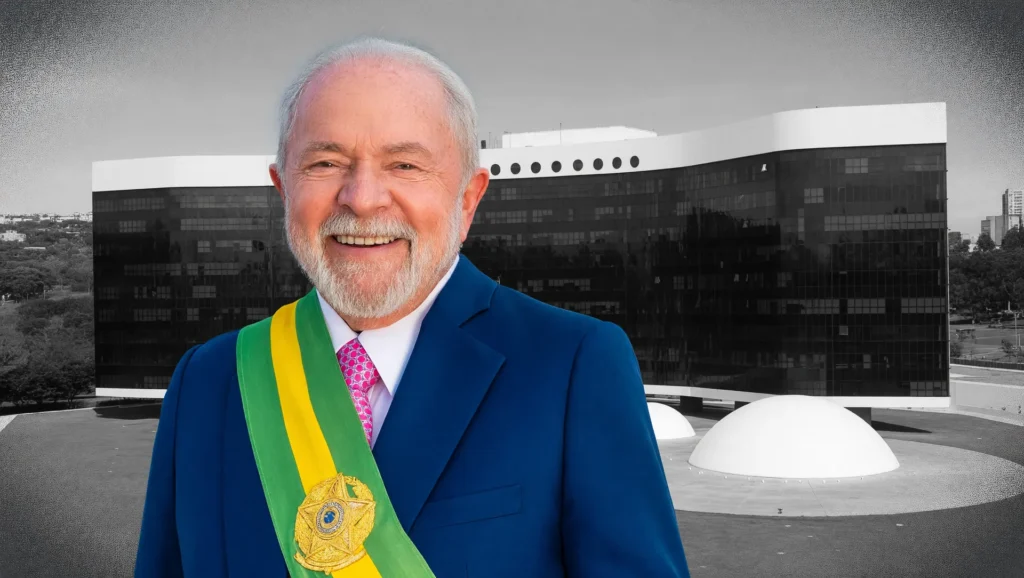 Retrato de Lula com vista da sede TSE, representando combate a perfis IA de desinformação eleitoral