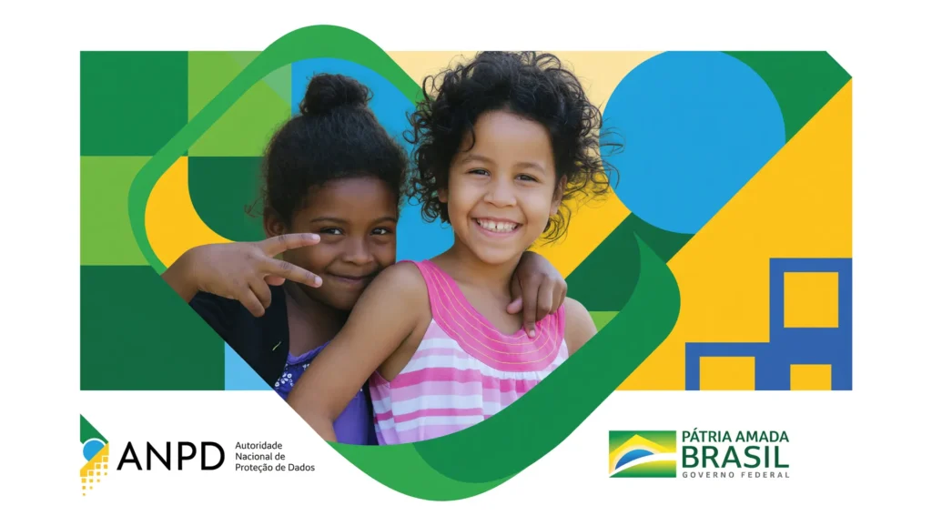 Crianças sorridentes com simbolismo de prevenção abuso sexual infantil online através de proteção institucional