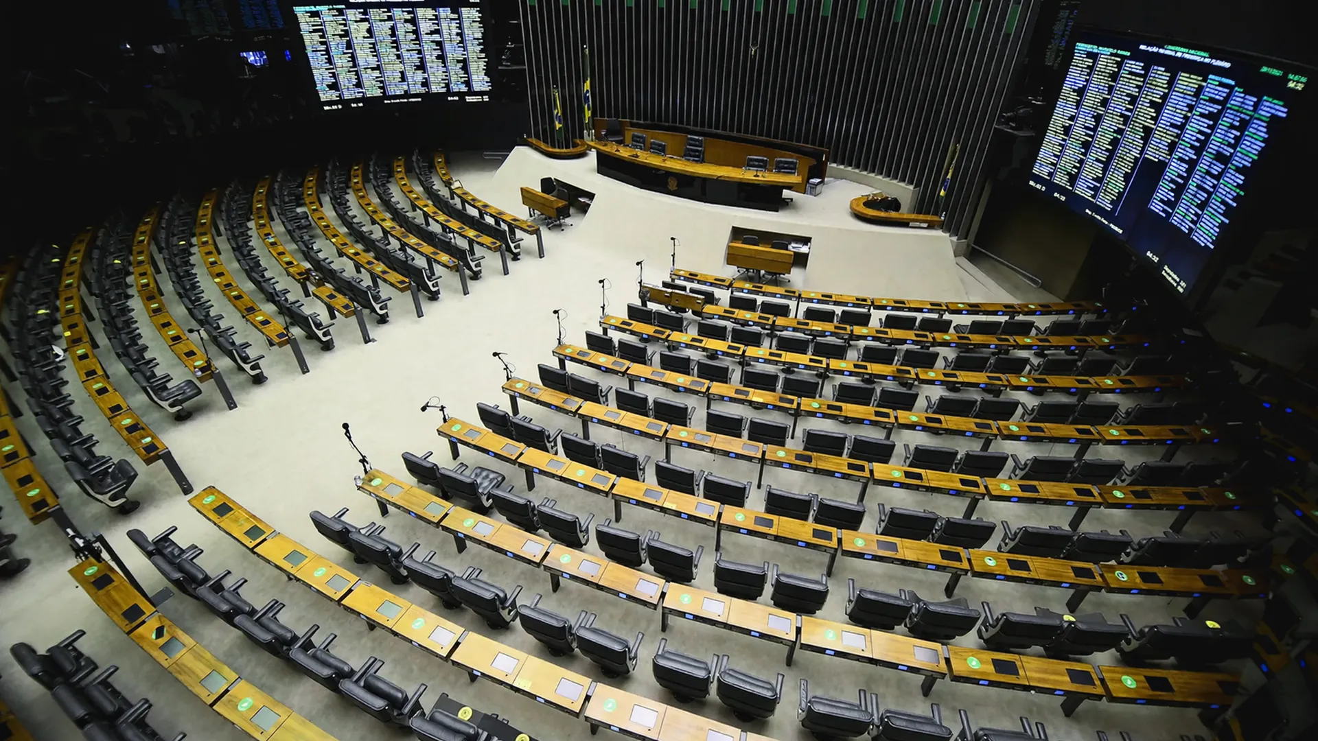 Plenário da Câmara aprova punição para preso: Lei Barbara Penna contra violência doméstica em saída temporária