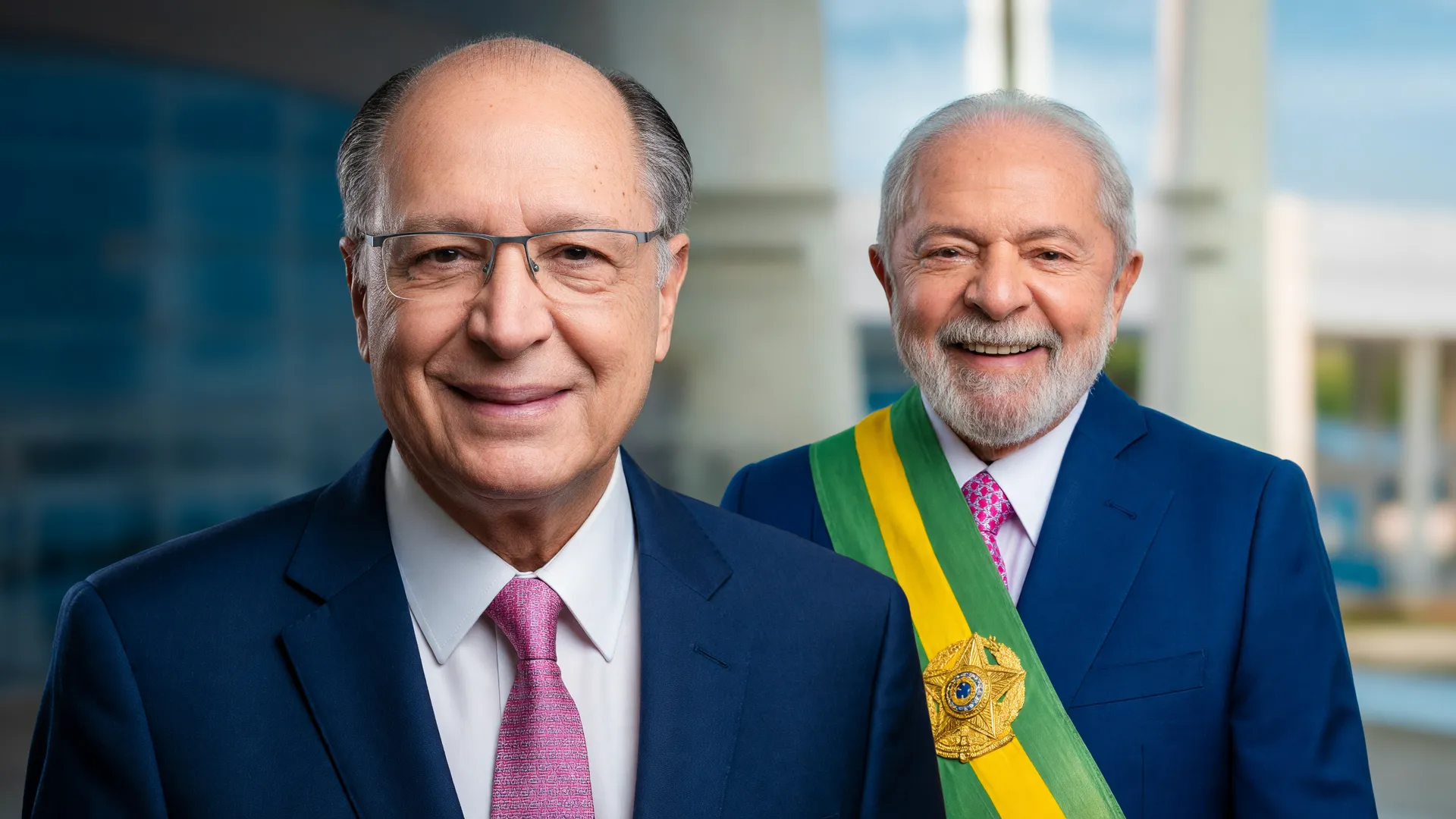 Contraste visual entre Geraldo Alckmin e Lula ilustrando a contradição sobre revogação da taxa das blusinhas