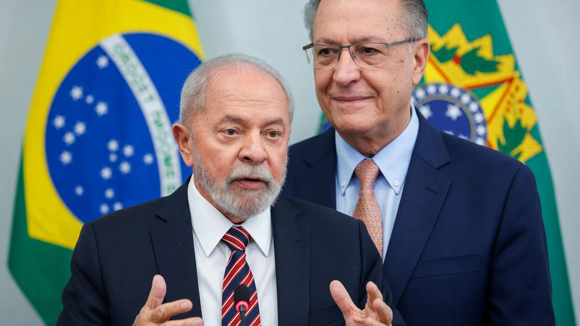 Lula e Alckmin em debate sobre revogação da taxa das blusinhas em 2026
