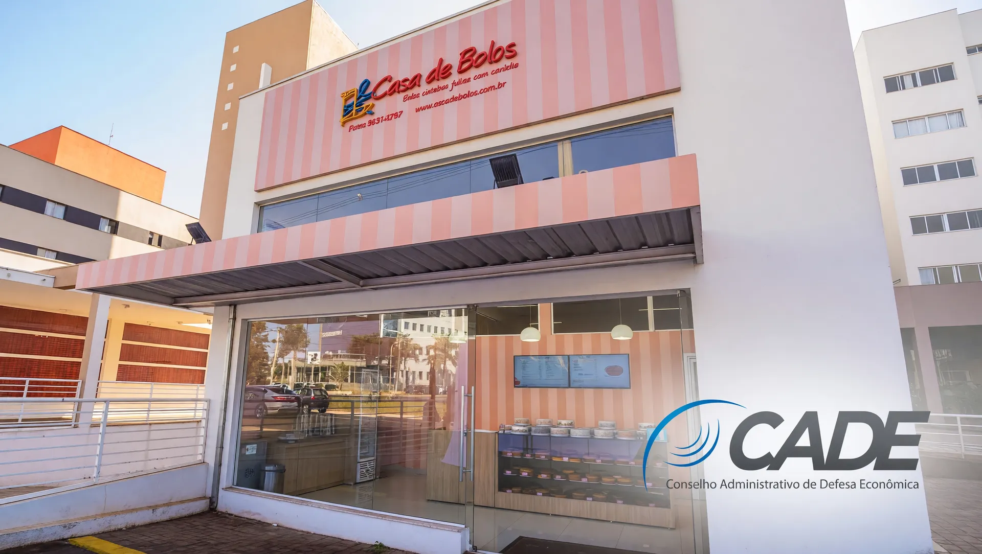 Fachada da Casa de Bolos com aprovação do CADE, simbolizando a aquisição Casa de Bolos AB Mauri