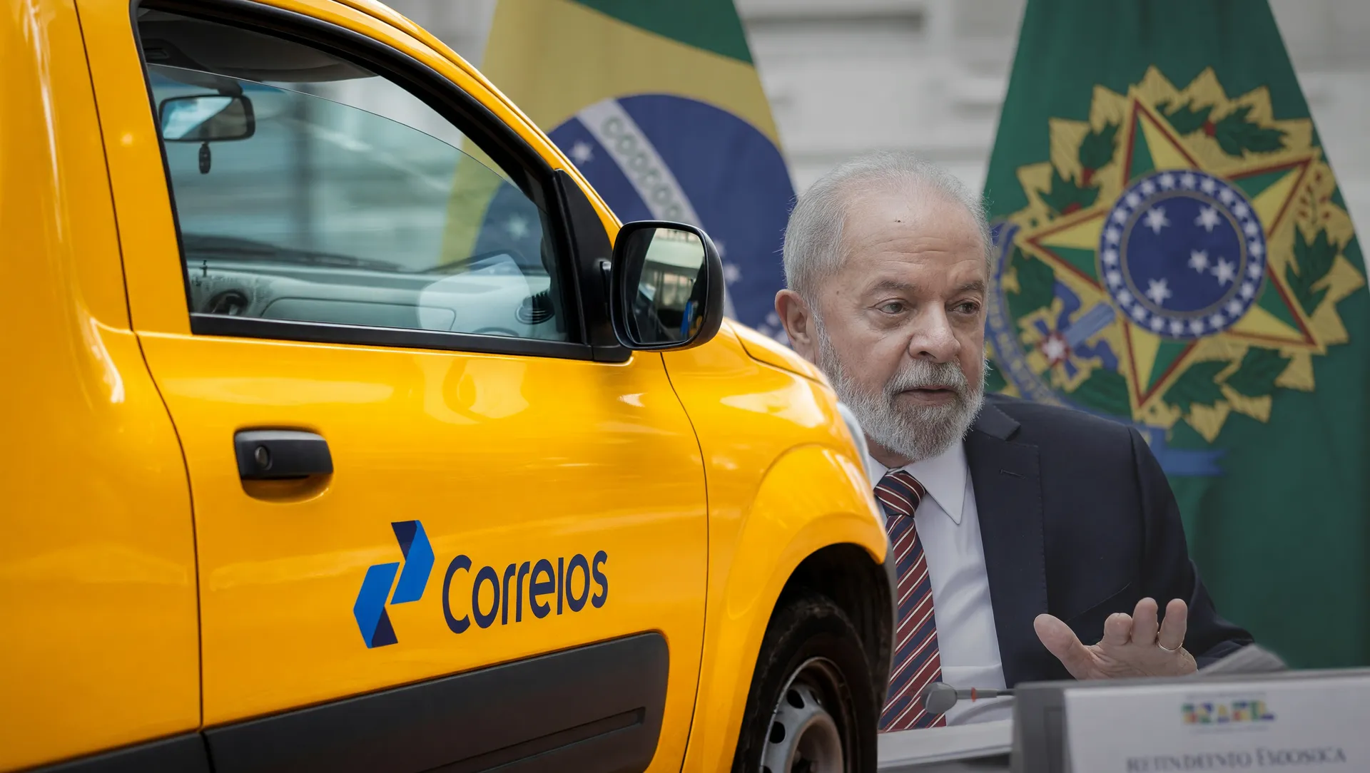 Correios autorizada a vender seguros e títulos financeiros: veículo amarelo em estratégia institucional