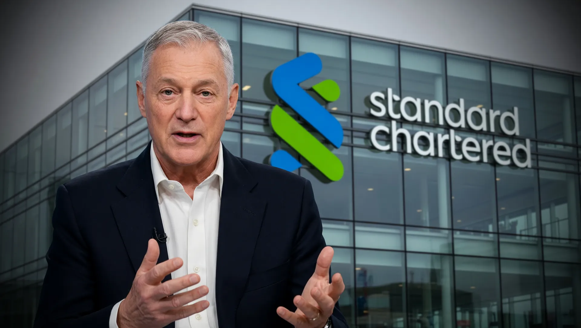 Executivo de banco em entrevista com edifício corporativo, representando demissões por inteligência artificial no banco