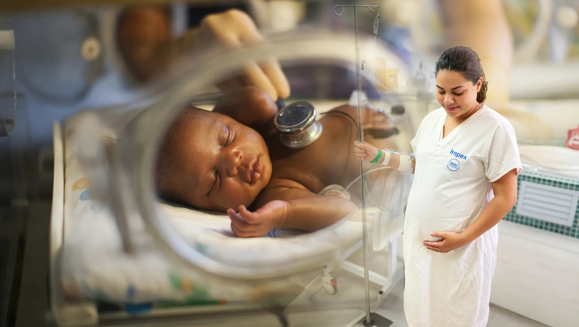 Bebê prematuro em incubadora: acesso garantido ao nirsevimabe nos planos de saúde o ano todo.