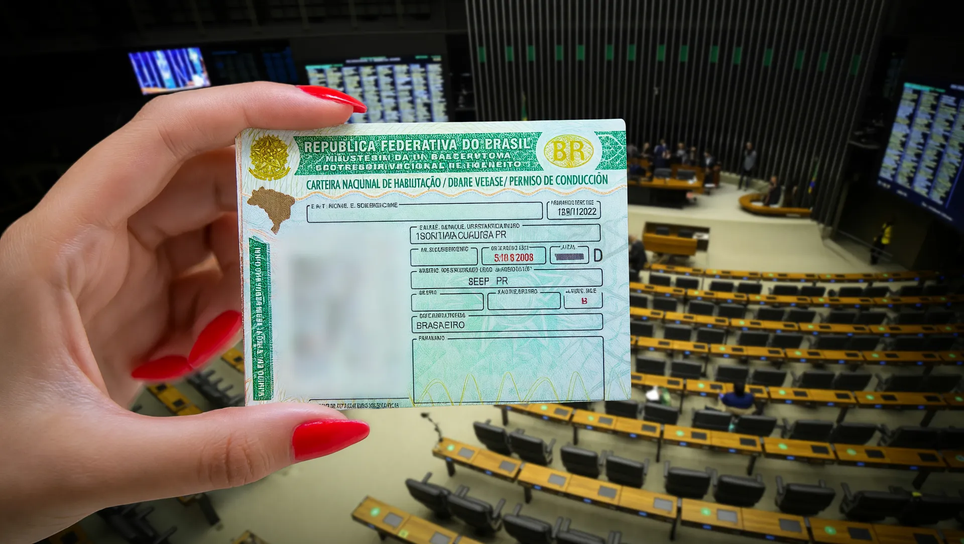 Plenário da Câmara e CNH: suspensão para motoristas usando óculos inteligentes ao volante