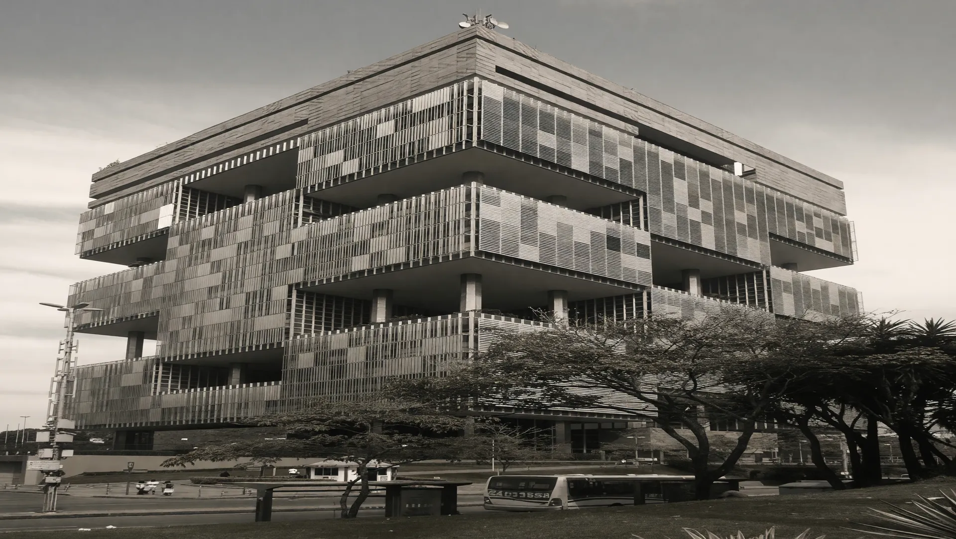 Petrobras lucro primeiro trimestre 2026: sede da empresa simboliza resultados financeiros