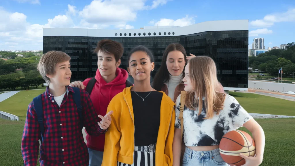 Adolescentes com a fachada do TSE: prazo título de eleitor eleições 2026 finaliza nesta quarta