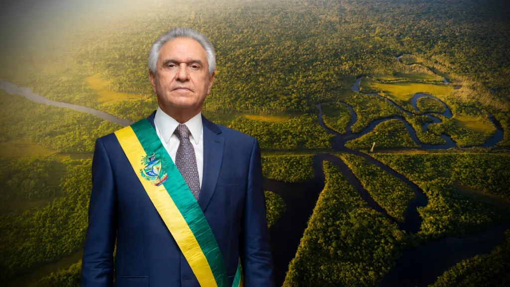 Ronaldo Caiado com fundo amazônico, ilustrando sua proposta de classificação de facções como terroristas