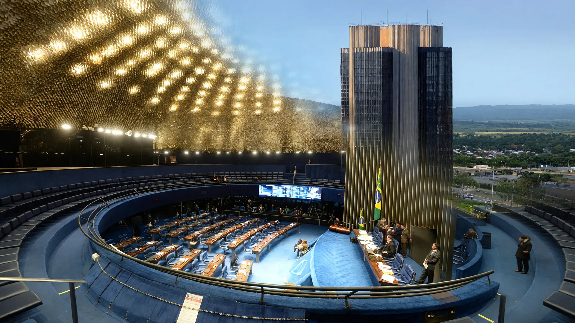 CVM prestação de contas: Senado Federal aprova controle semestral da CVM equiparando a supervisão ao Banco Central.