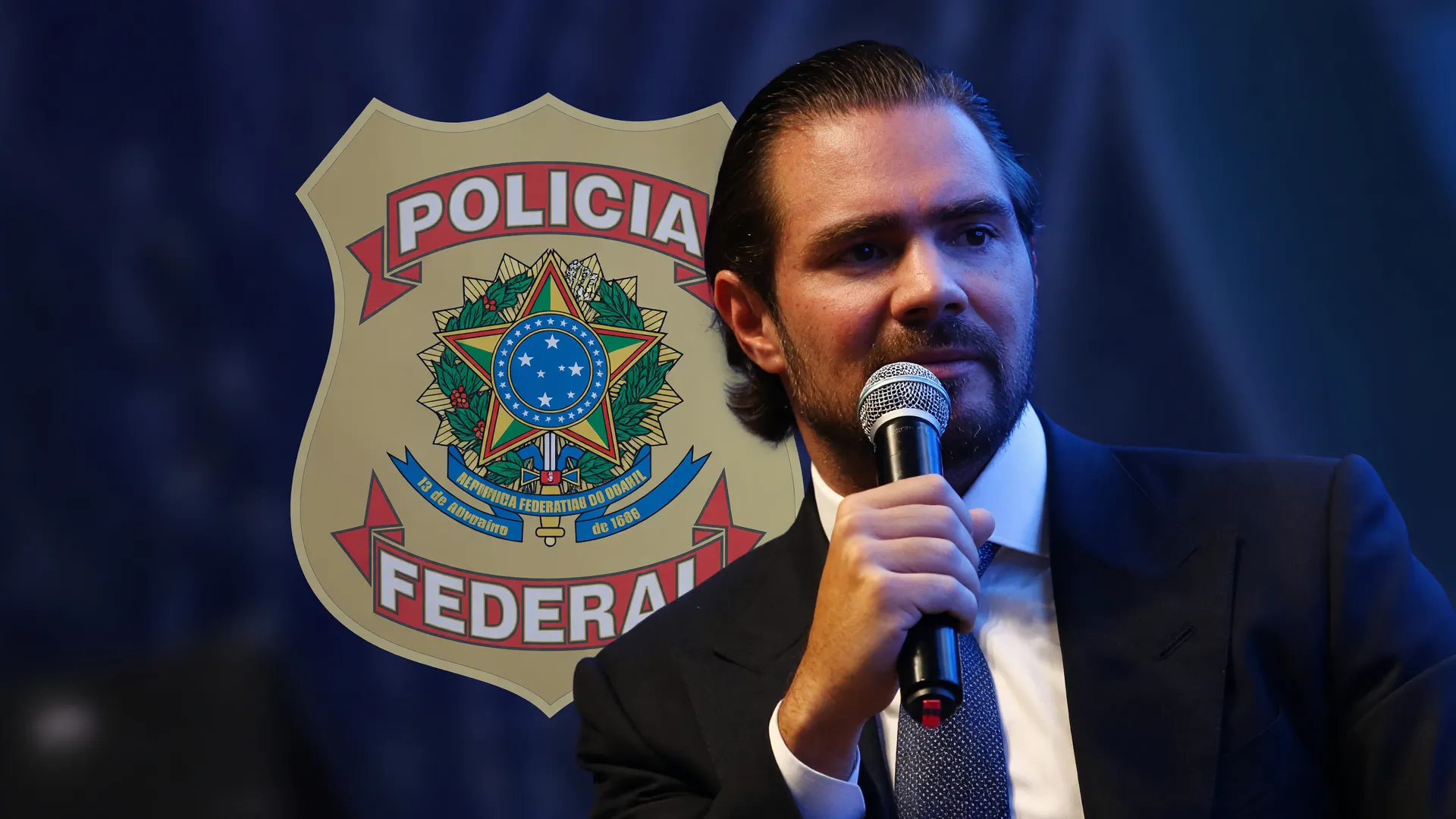 Daniel Vorcaro transferência Papudinha: banqueiro em ambiente corporativo, emblema da Polícia Federal institucional