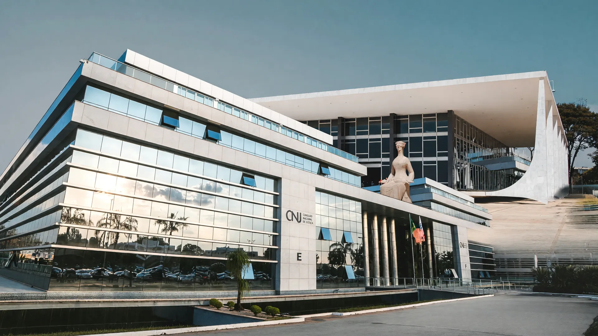Edifícios institucionais CNJ e STF: fim aposentadoria compulsória juízes em votação