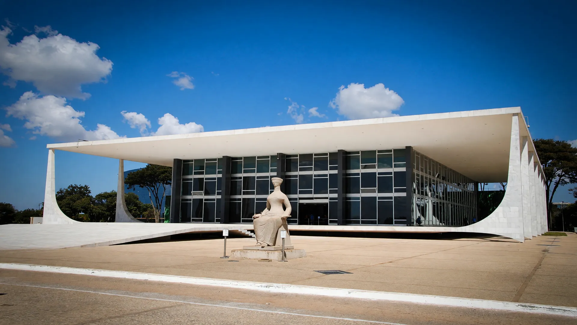 Supremo Tribunal Federal em sessão do julgamento STF lei de improbidade administrativa