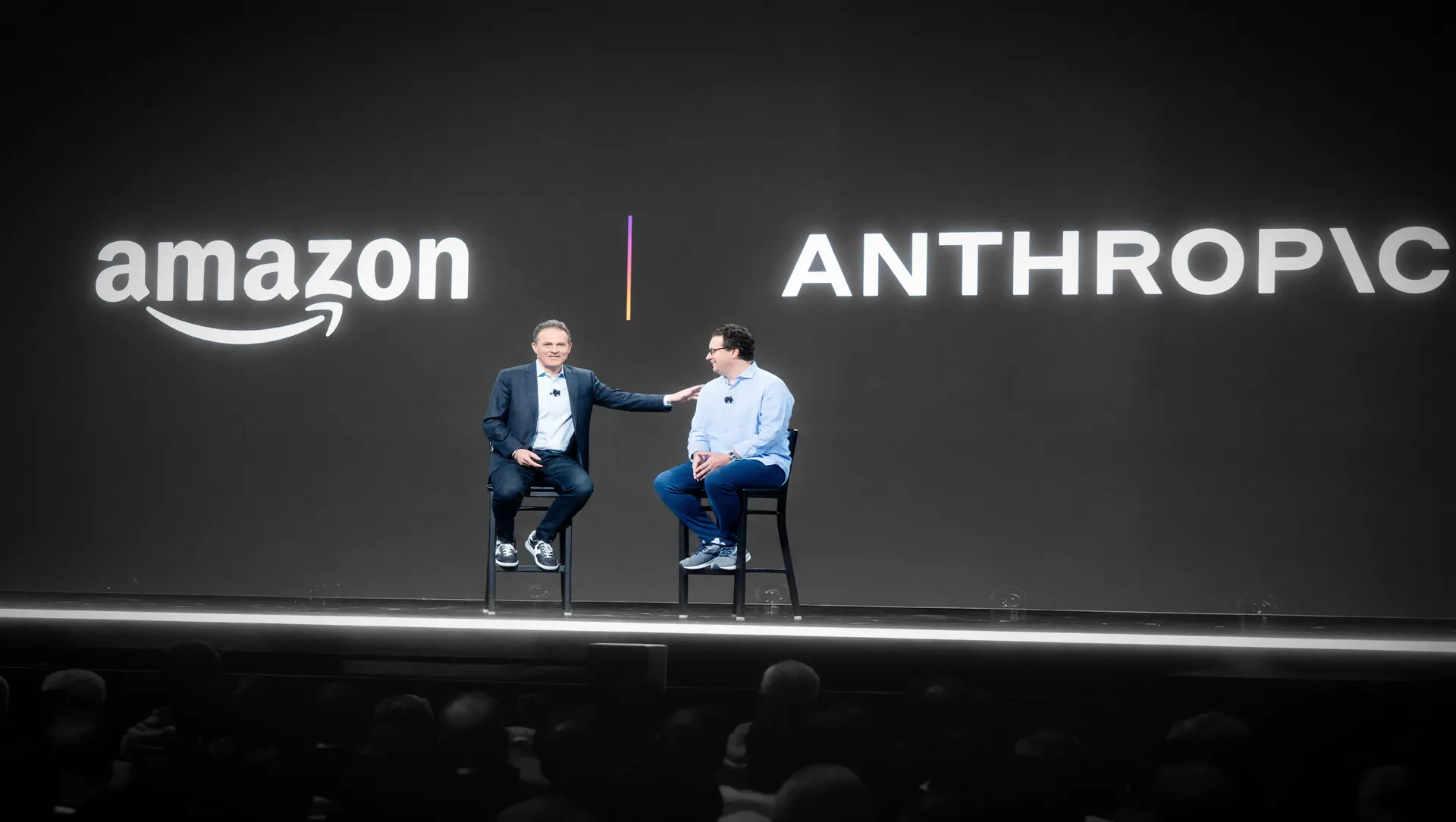 Executivos da Anthropic em discussão sobre pausa no desenvolvimento da inteligência artificial