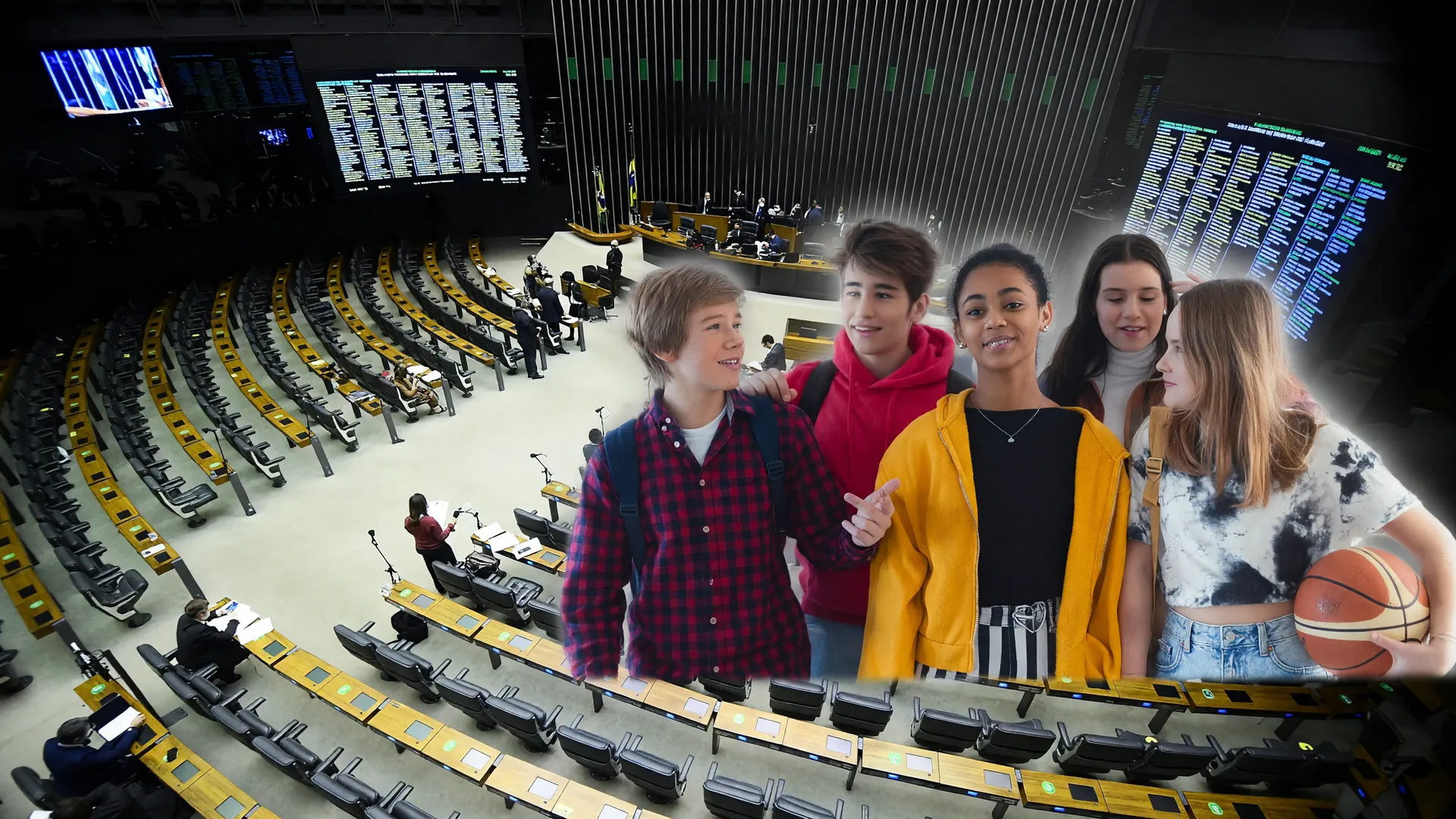 Plenário da Câmara debatendo PEC para reduzir maioridade penal de adolescentes para 16 anos