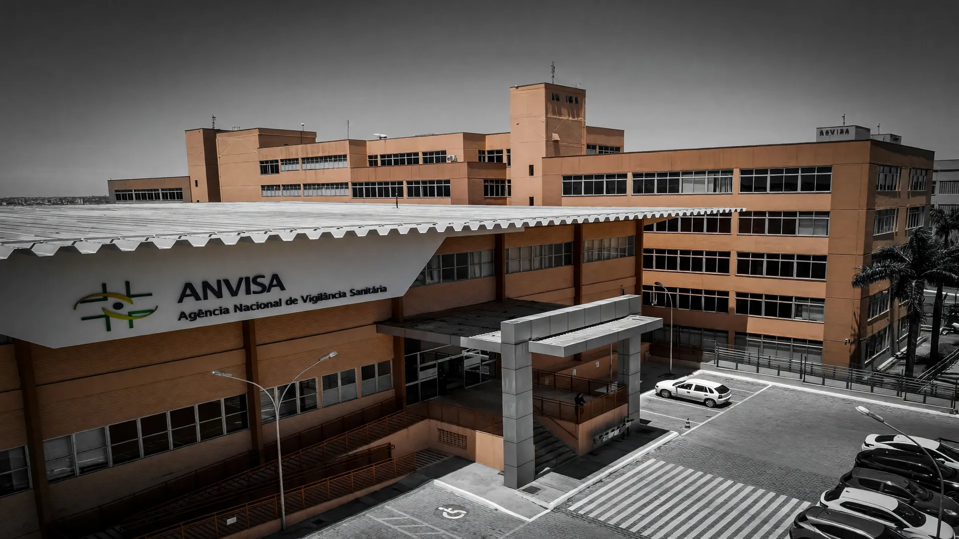 Sede da Anvisa, agência que proibiu plataforma emagrecimento sem registro sanitário