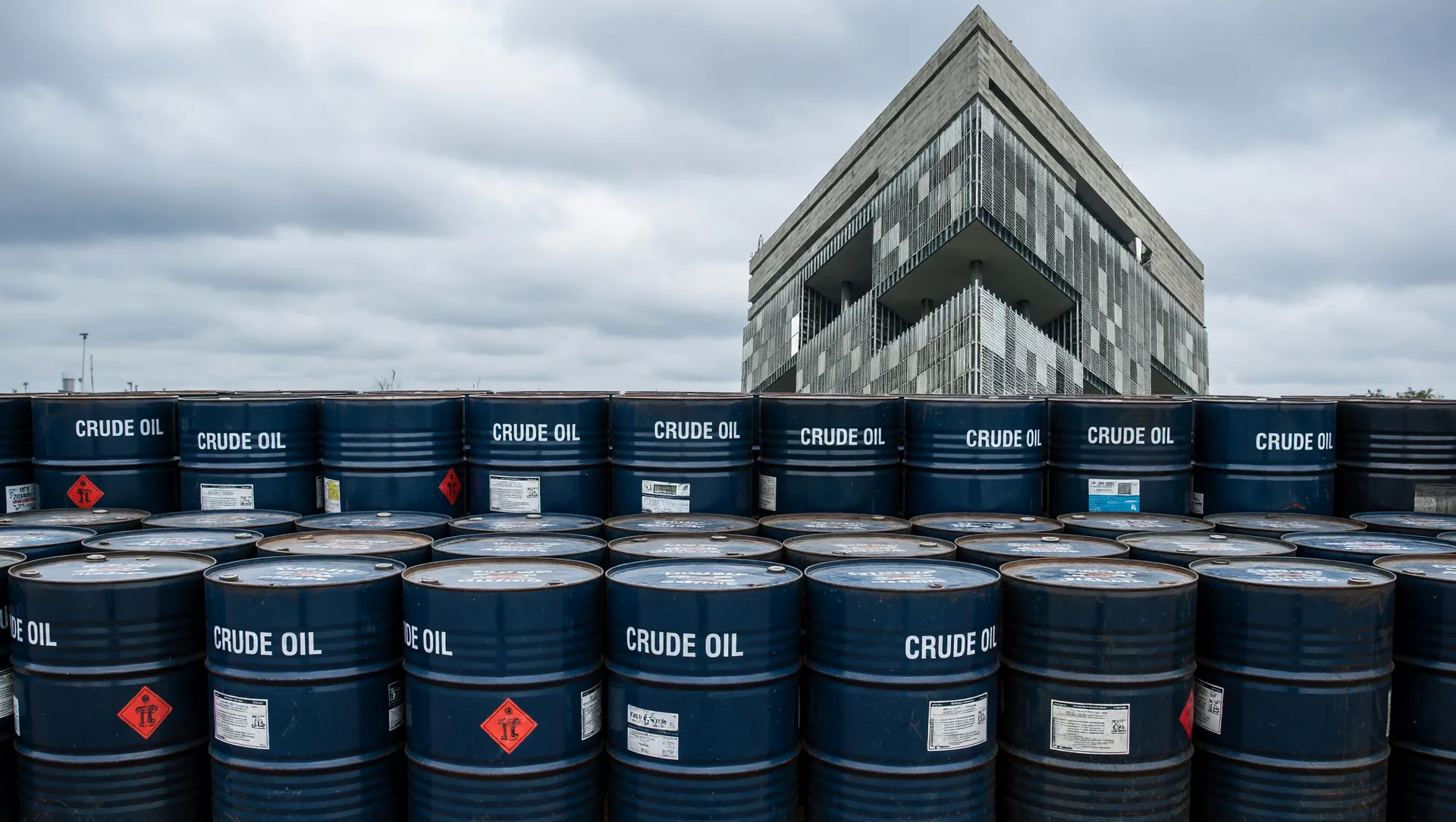 Petróleo em barris e sede Petrobras representam reajuste diesel com subsídio federal