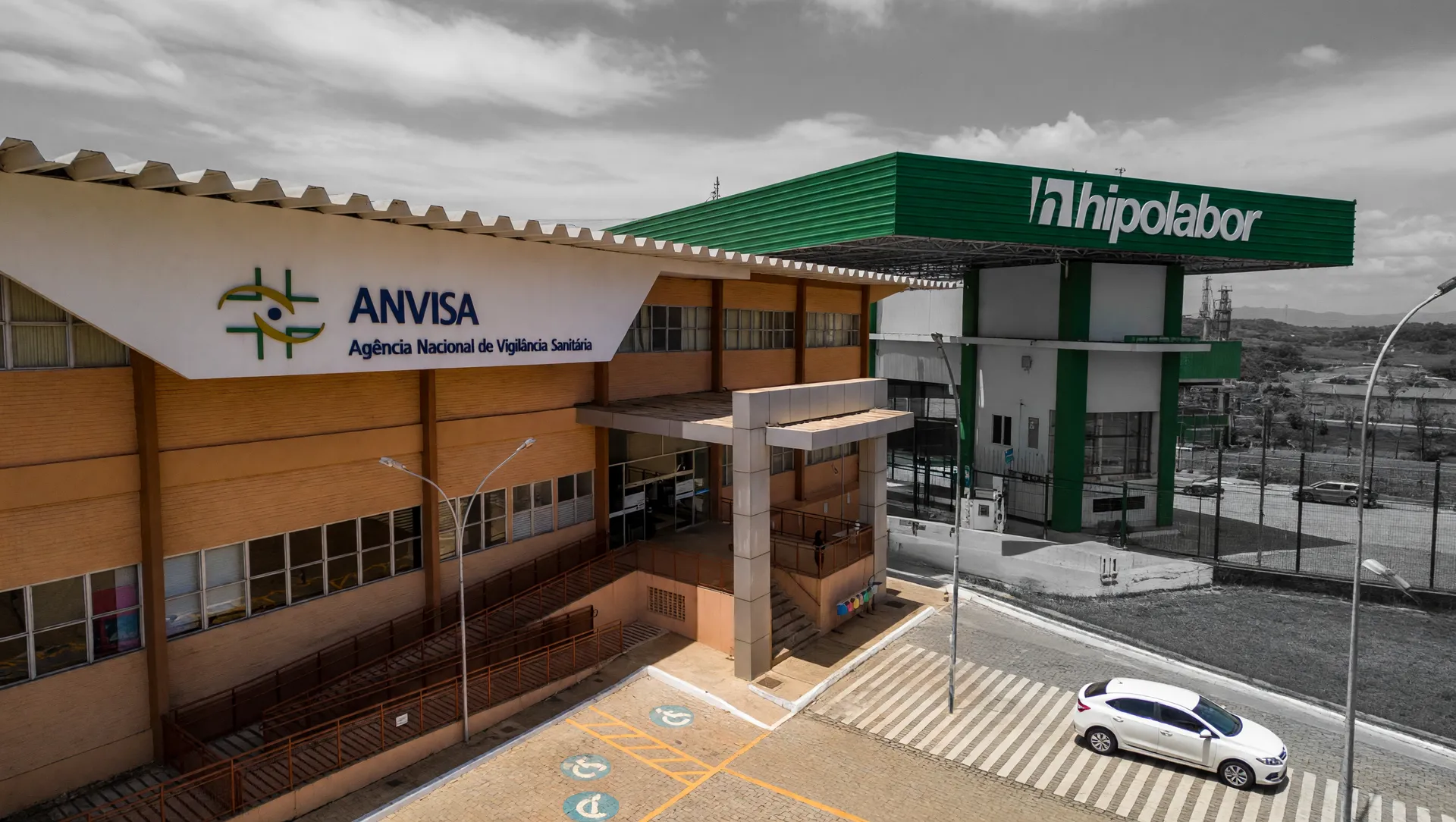 Edifícios de Anvisa e fabricante farmacêutica ilustram recolhimento enalapril erro de rotulagem