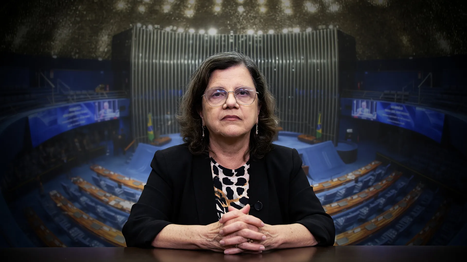 Teresa Leitão, líder governo Senado, com plenário federal ao fundo representando poder institucional