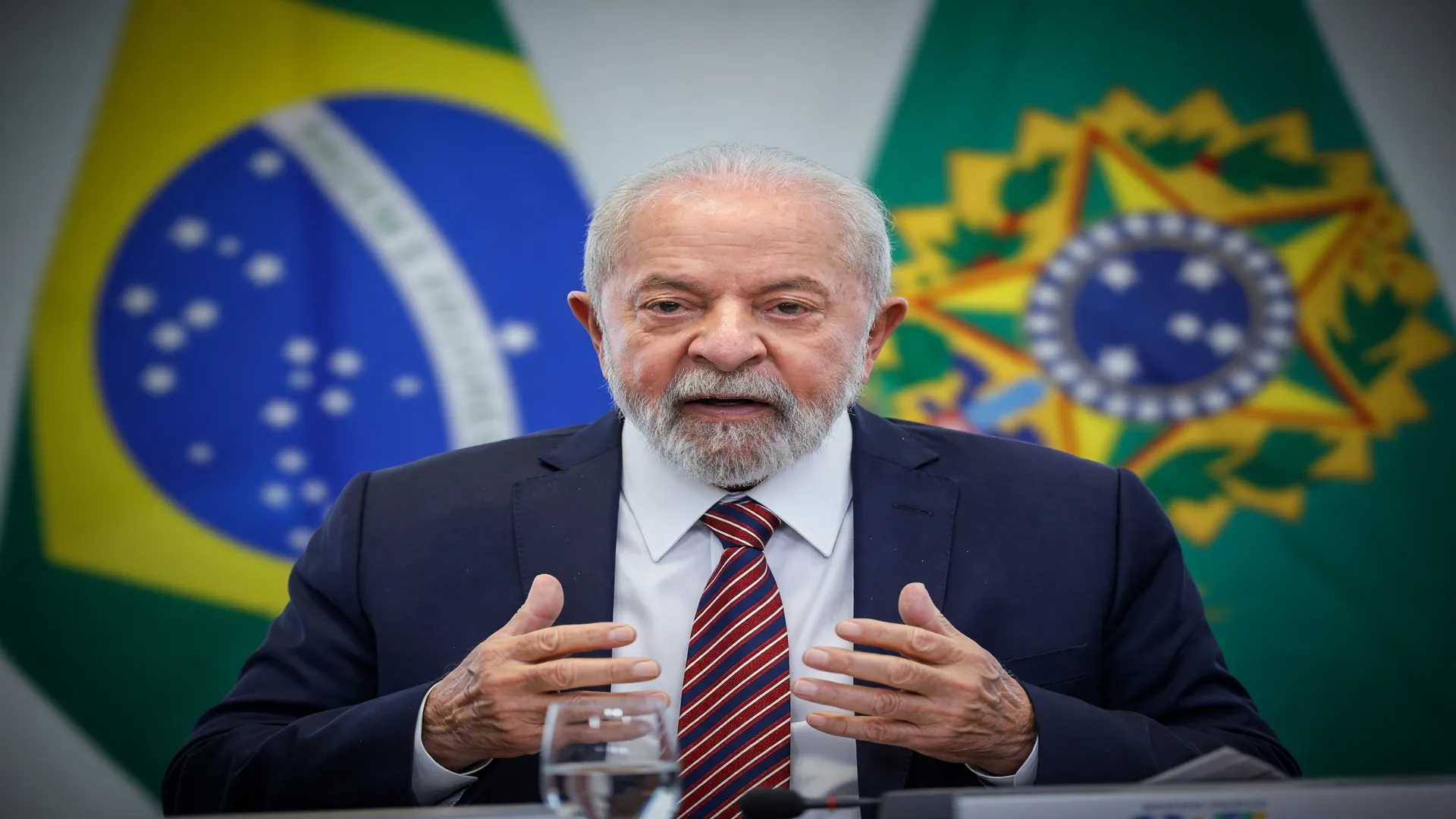 Retrato oficial de Lula representando decisão do governo sobre o aplicativo Tesouro Direto desativado