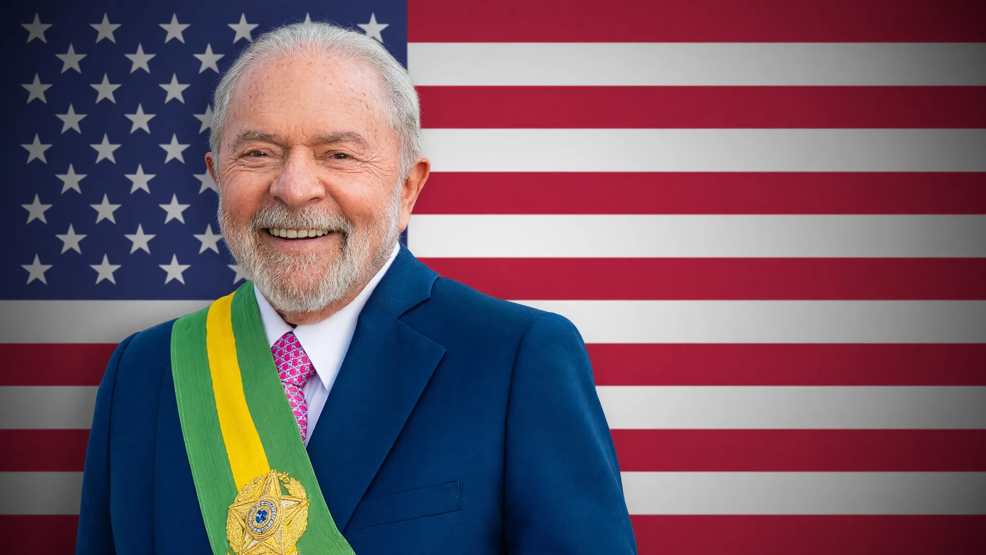 Governo Lula reação tarifaço EUA: presidente Lula em retrato oficial diante da bandeira americana ao fundo