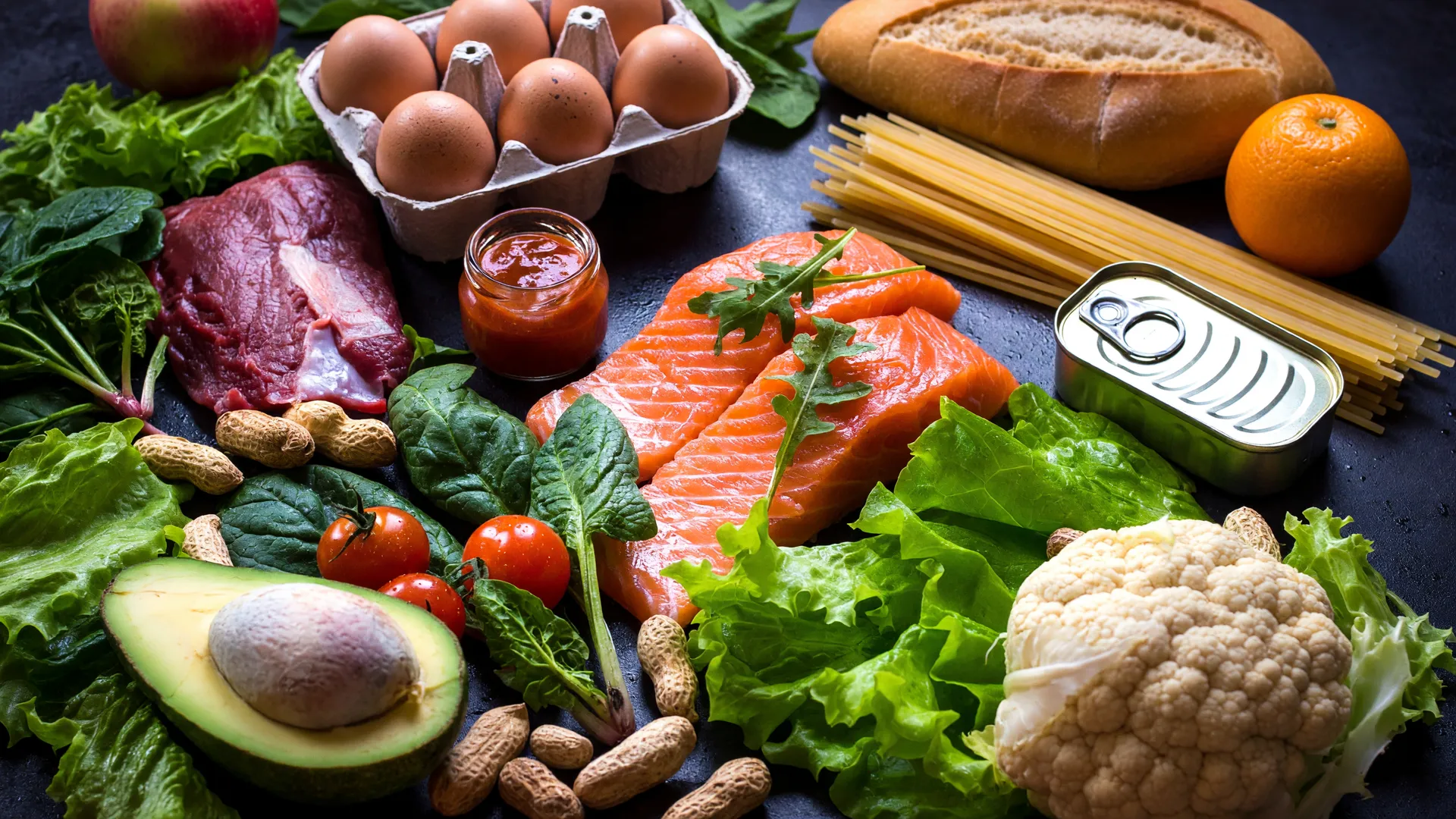 Alimentos frescos variados representando deflação que manteve IPCA 0,16% em junho 2026