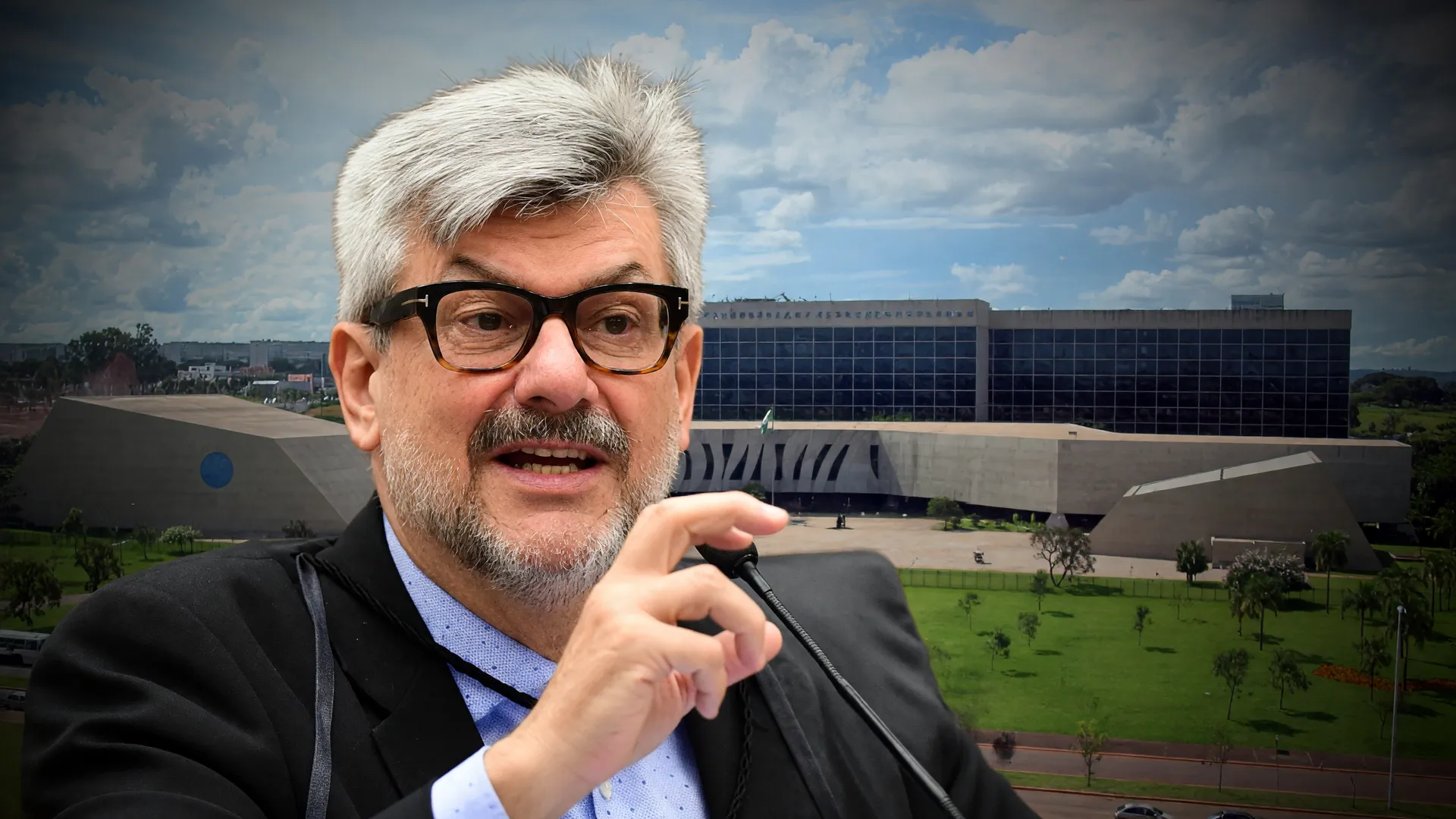 Marco Buzzi ao microfone com sede do STJ ao fundo, no contexto do julgamento de Marco Buzzi no STJ