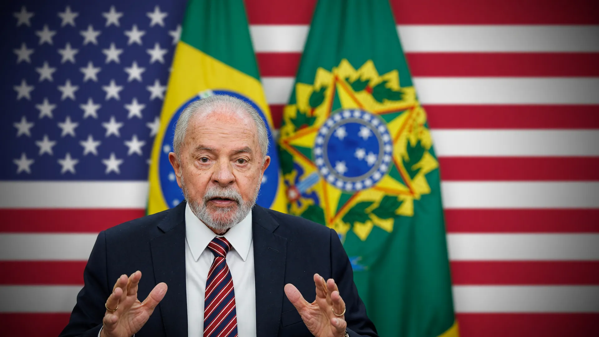 Lula e bandeira dos EUA simbolizam tensão tarifária e aplicação da Lei da Reciprocidade Brasil EUA