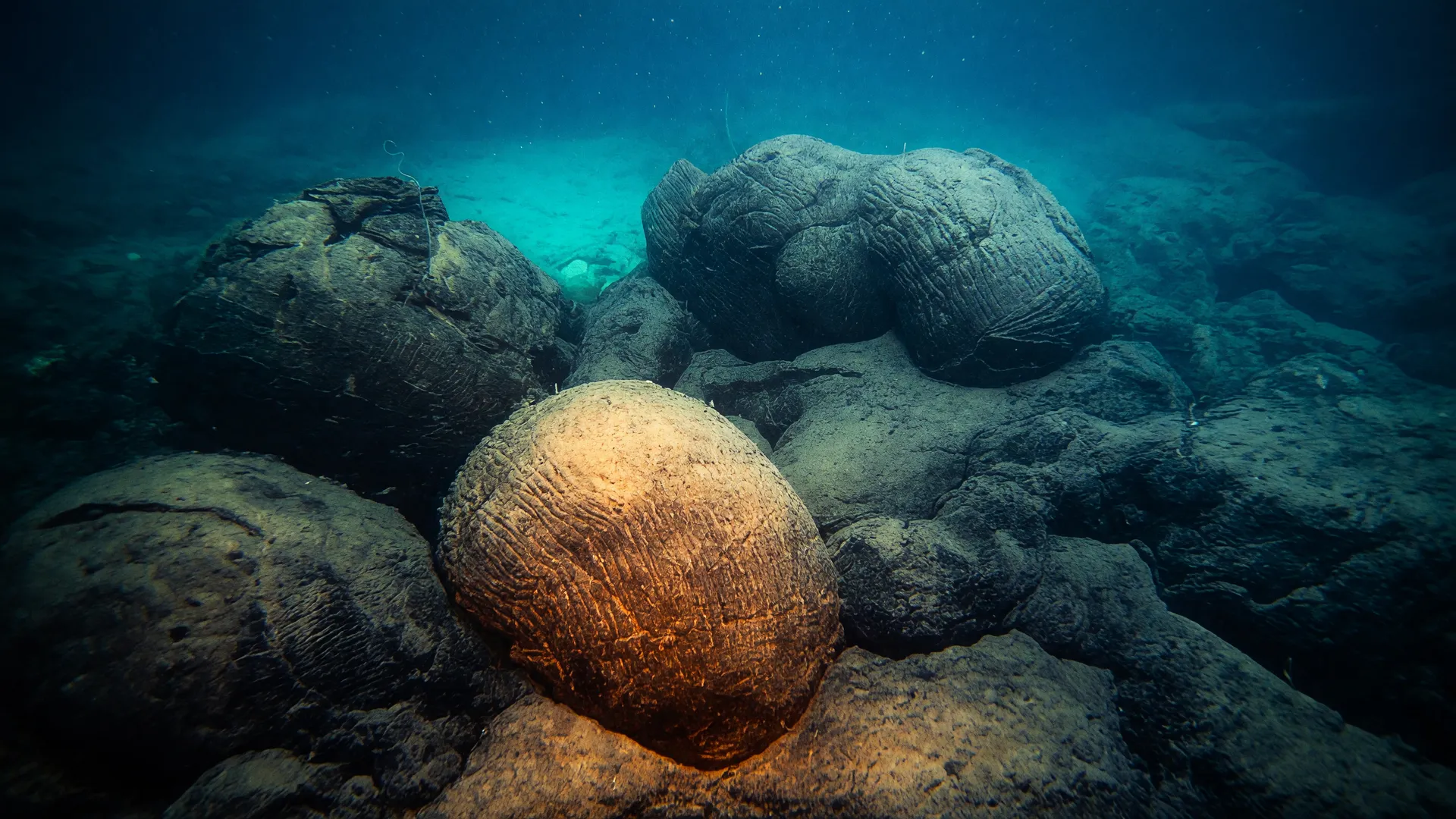 Formações de lava no fundo do mar ilustram o nascimento do fundo oceânico registrado no Oceano Índico