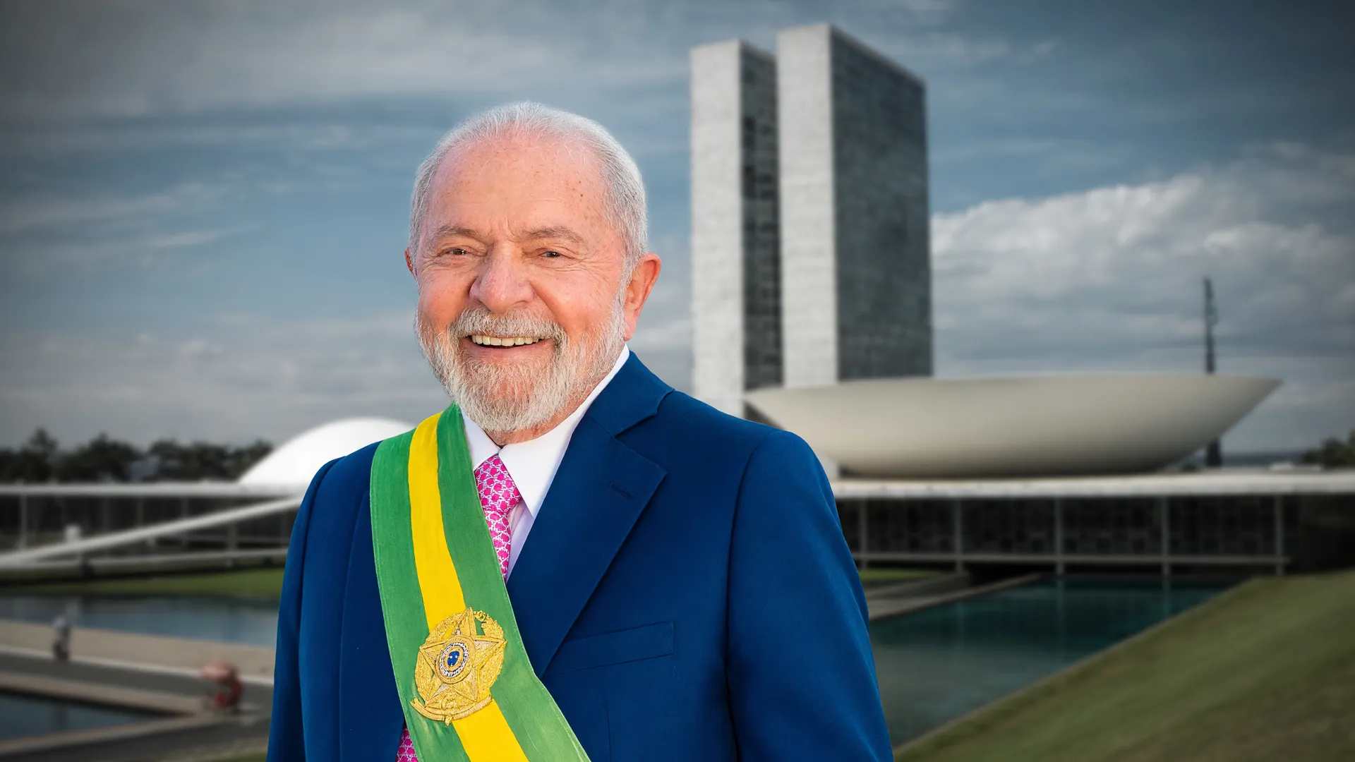 Lula em retrato oficial com o Congresso Nacional ao fundo, ilustrando o apoio do PDT à reeleição de Lula em Brasília.