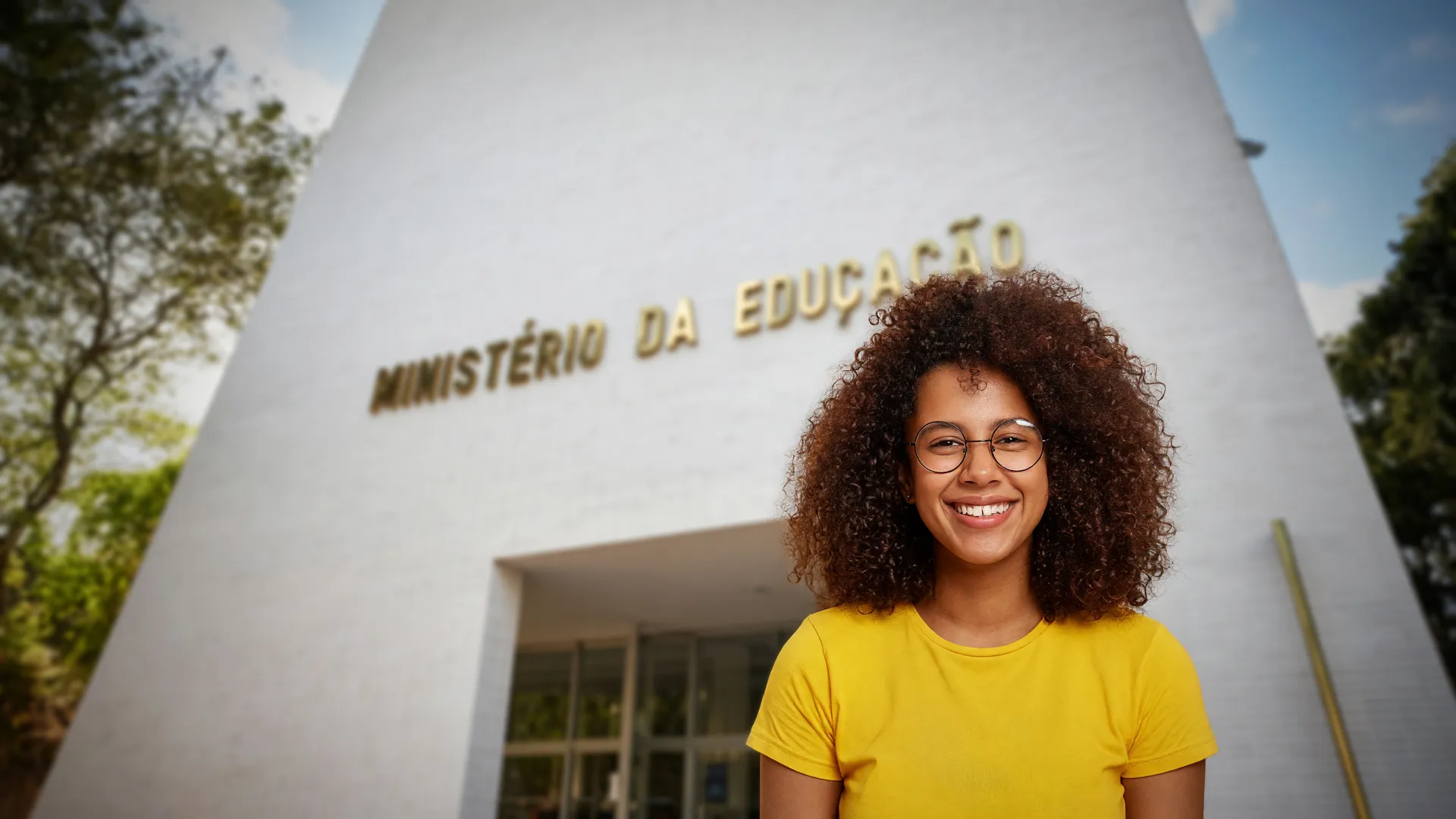 Fachada do MEC representa prorrogação do prazo Fies segundo semestre 2026 para estudantes de baixa renda