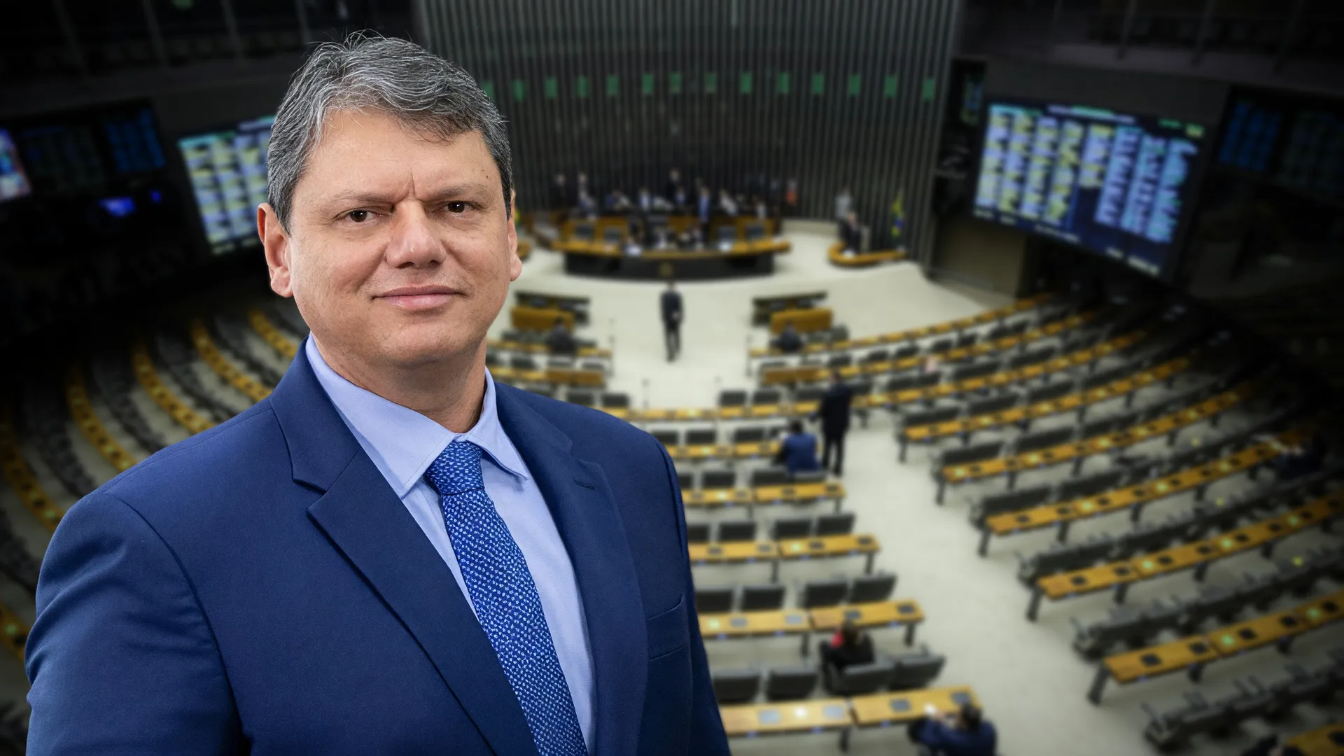 Tarcísio de Freitas é destaque, com a Câmara ao fundo, simbolizando o apoio do PRD Solidariedade a Tarcísio