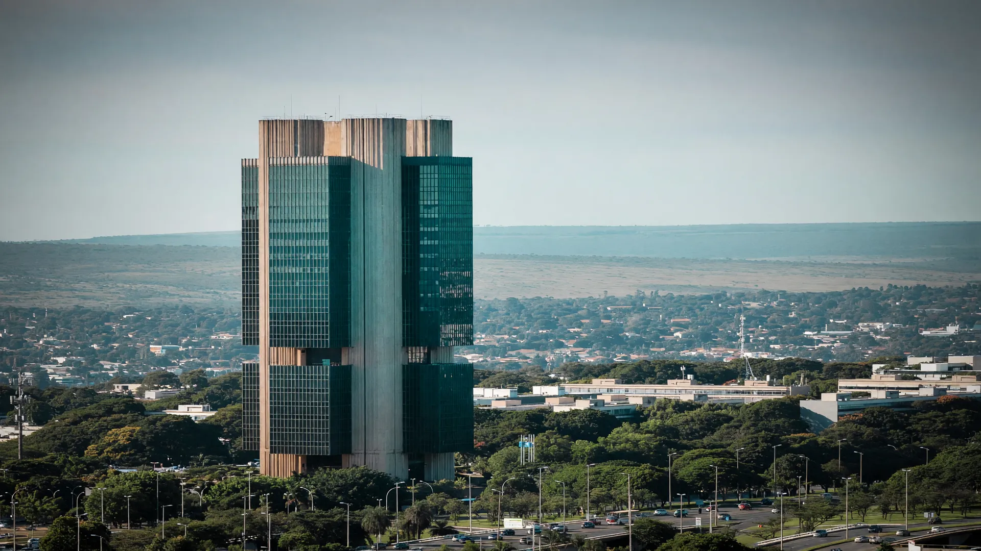 Sede do Banco Central em Brasília simboliza os juros altos que travam a prévia do PIB em maio no Brasil.