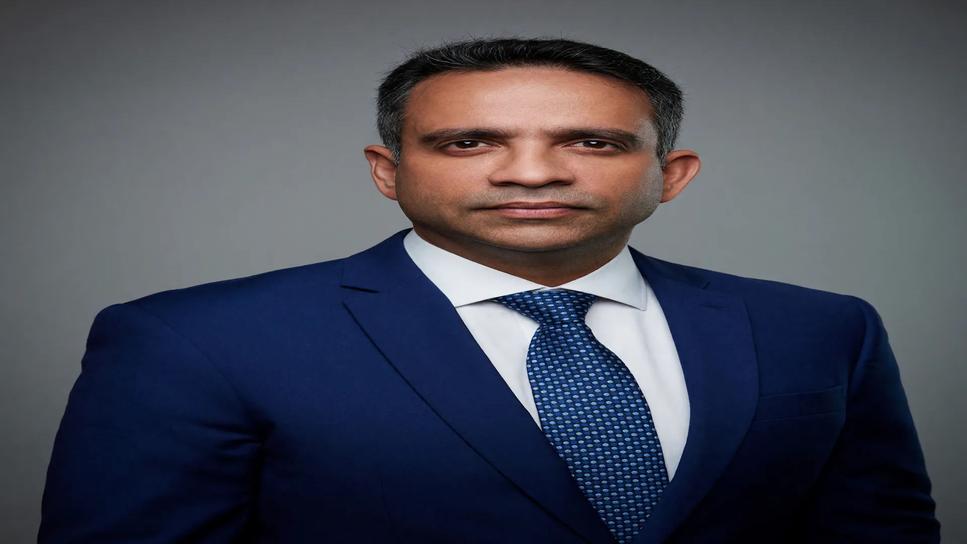Paulo Dantas, sério, simboliza balanço das promessas de Paulo Dantas em Alagoas ainda não cumpridas