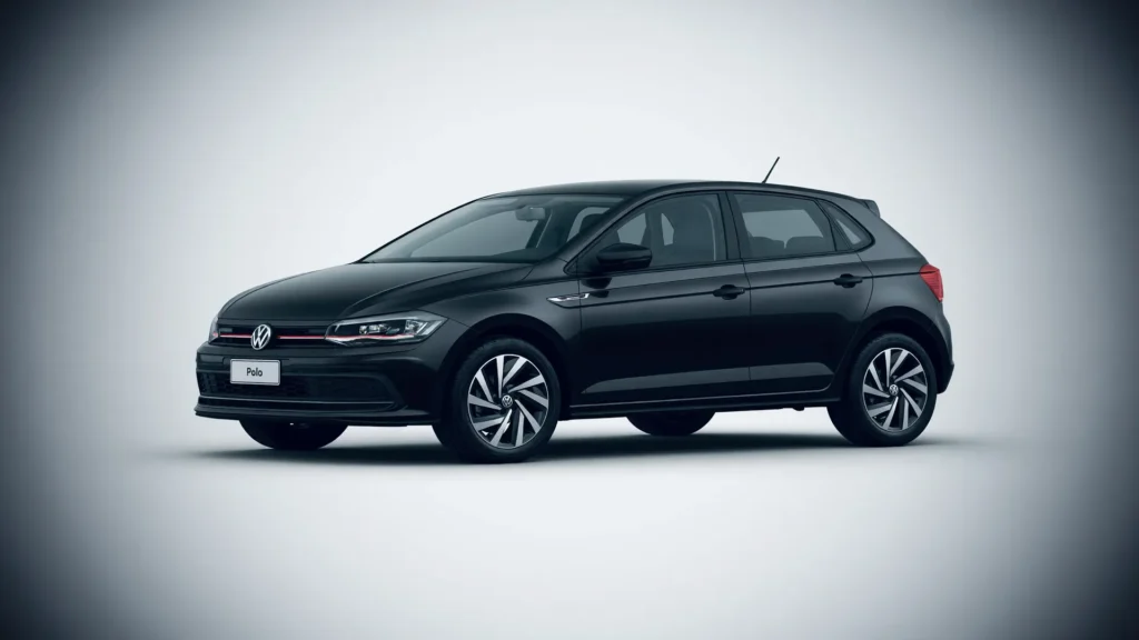 Volkswagen Polo preto em estúdio, ilustrando recall Volkswagen freio de estacionamento por falha na alavanca de travamento