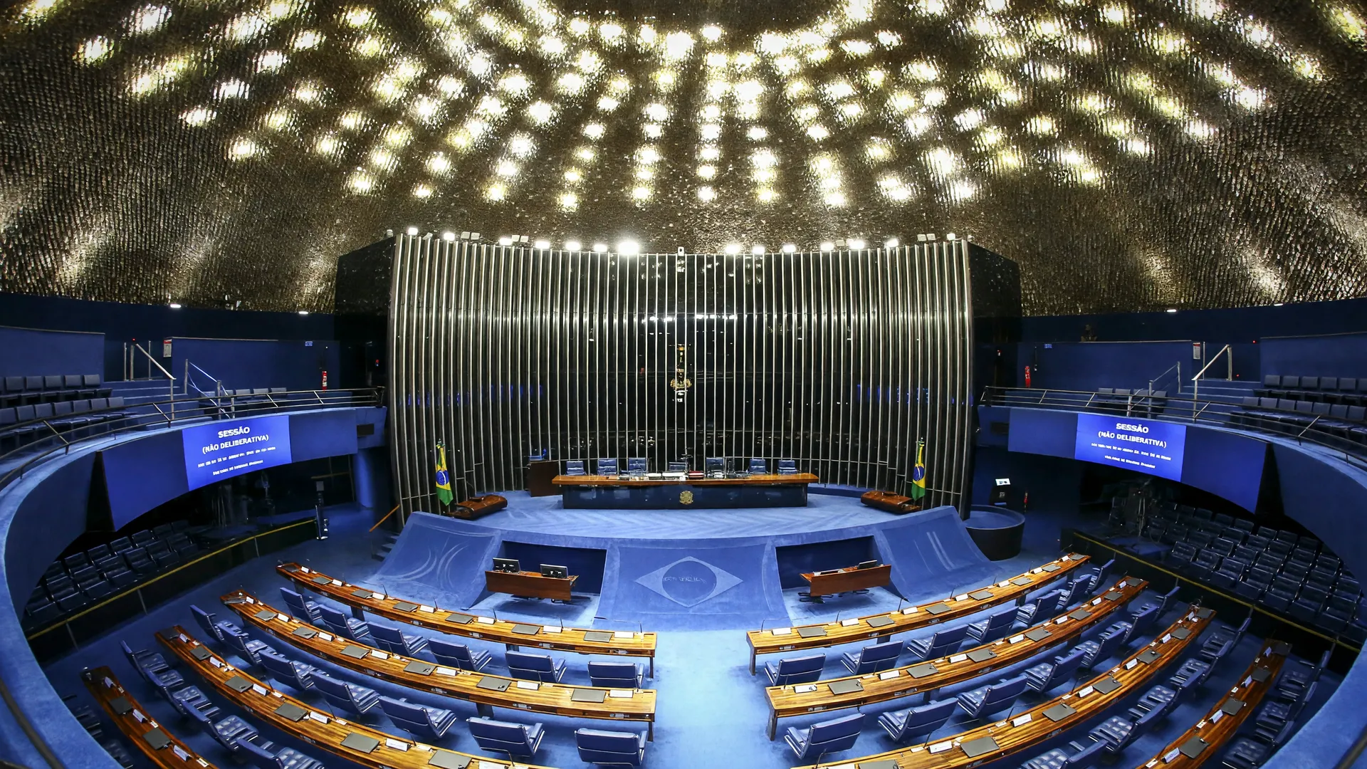 Plenário do Senado Federal onde servidor público pode ser MEI sem deixar o cargo