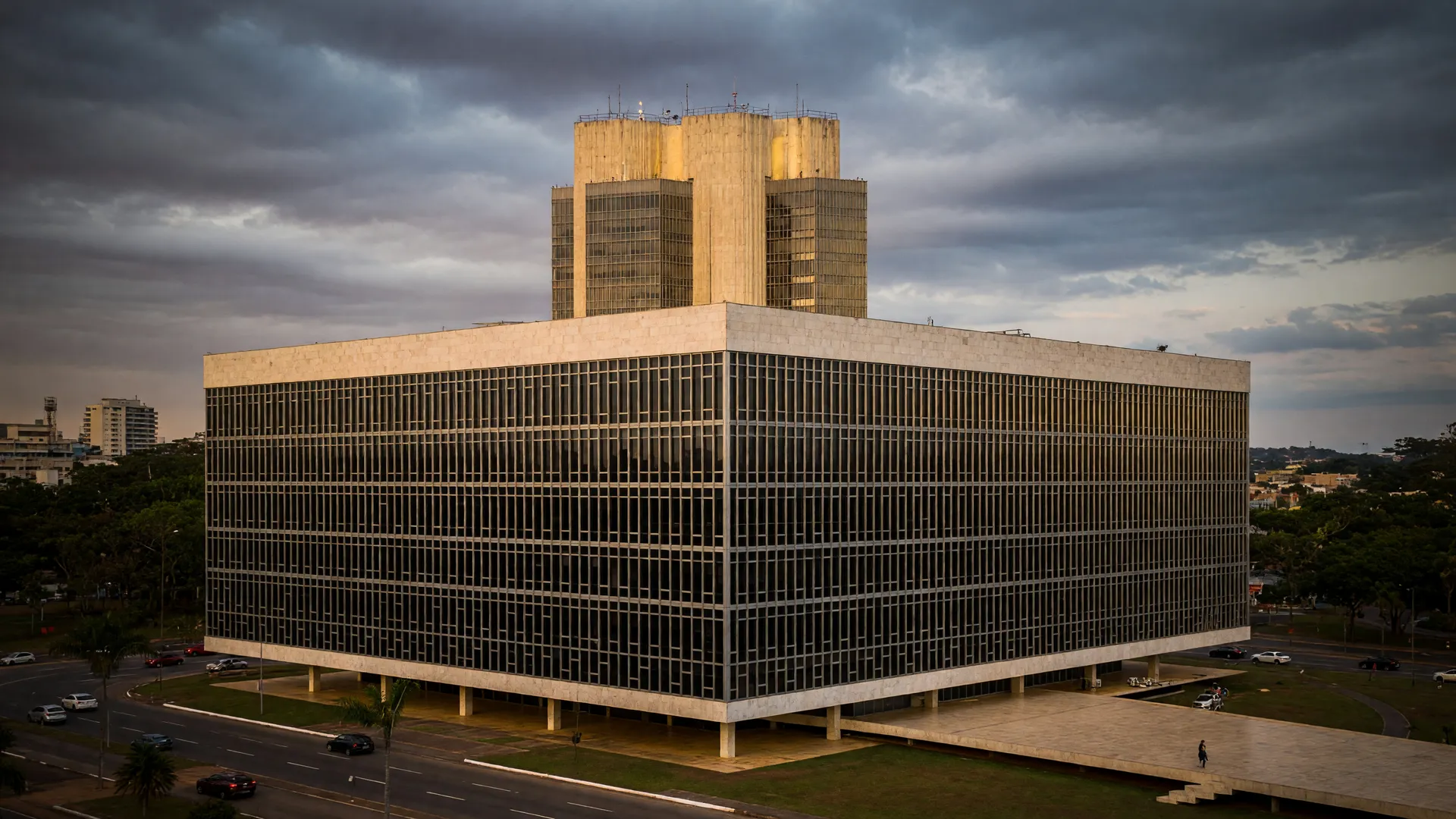 Sede do Banco Central em Brasília com o STF ao fundo, simbolizando investigação sobre servidores do BC no caso Master