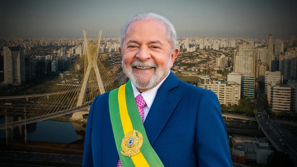 Lula em retrato com São Paulo ao fundo: 47 viagens presidenciais antes das eleições