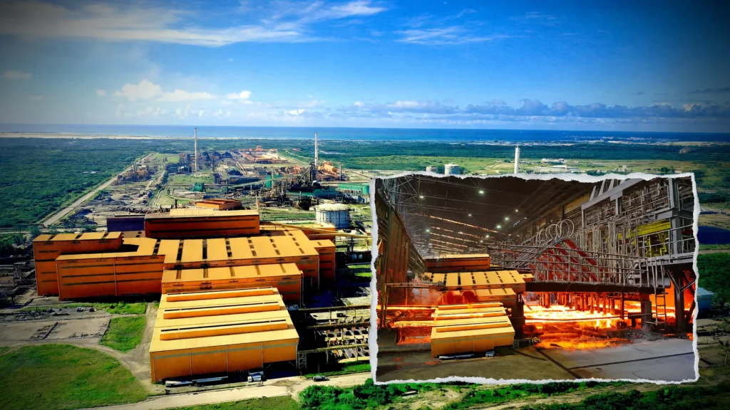 Usina da ArcelorMittal investimento Espírito Santo: complexo siderúrgico visto do alto com aço incandescente em operação