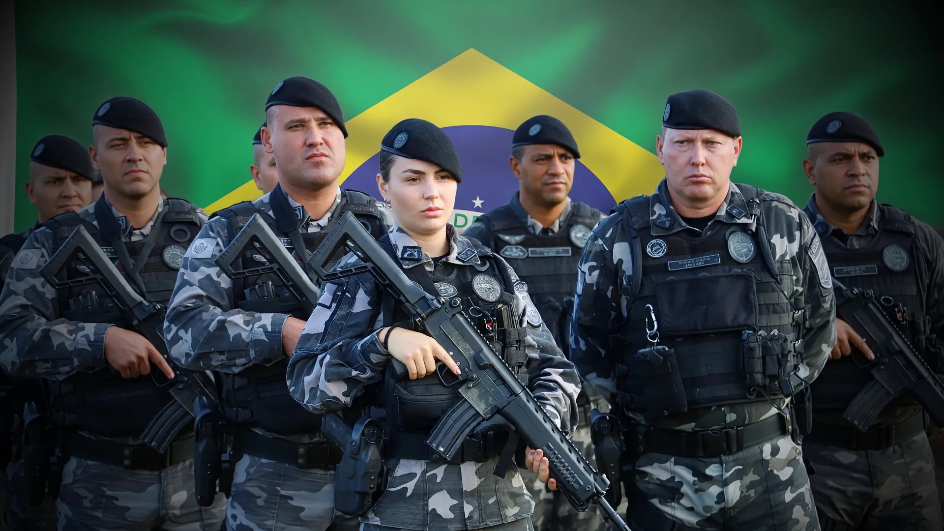 Tropa da Polícia Militar em formação com fuzis, representando o déficit de efetivo policial nas forças de segurança do Brasil