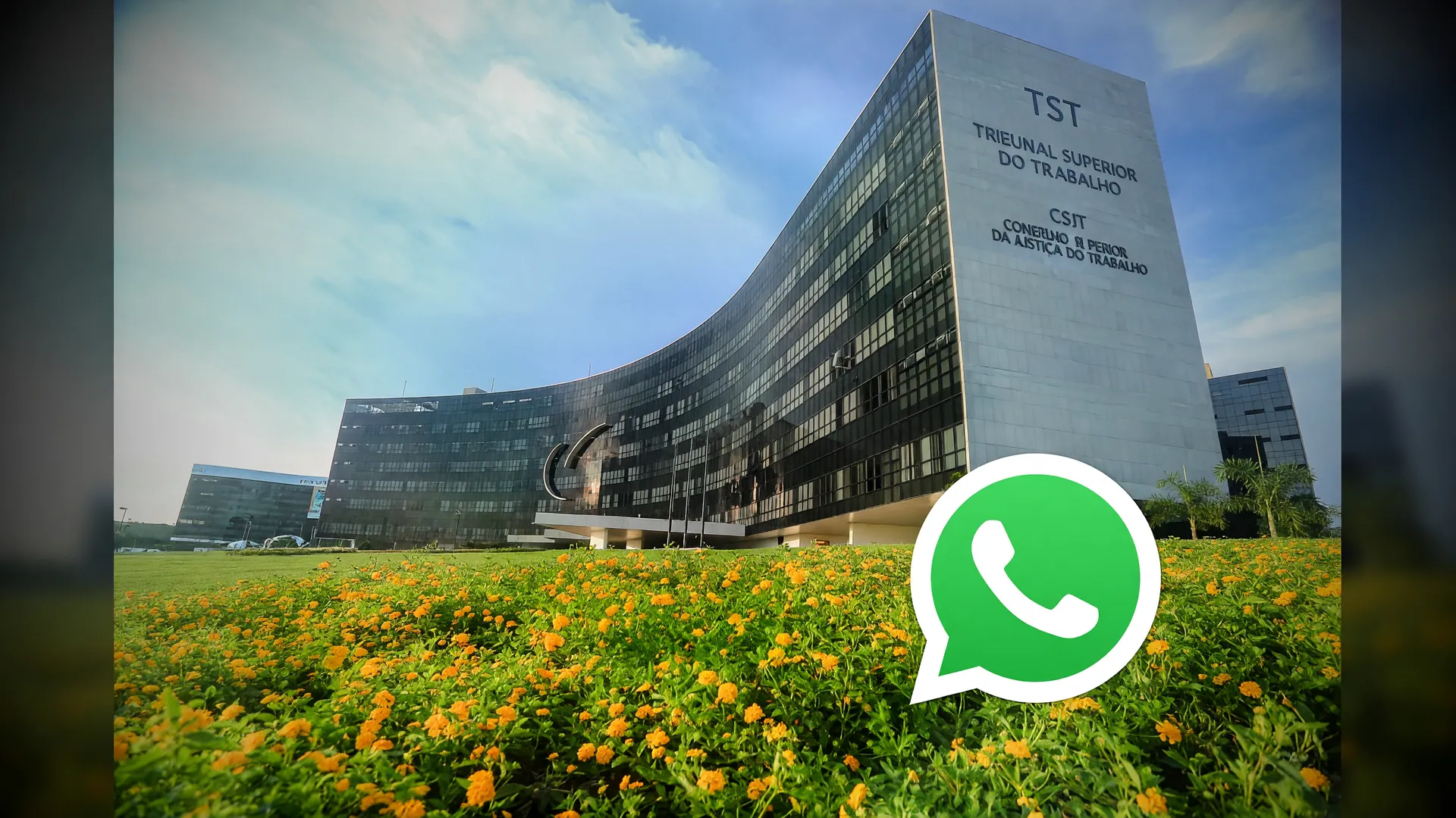 Fachada do TST com logo do WhatsApp, representando decisão sobre demissão após medida protetiva