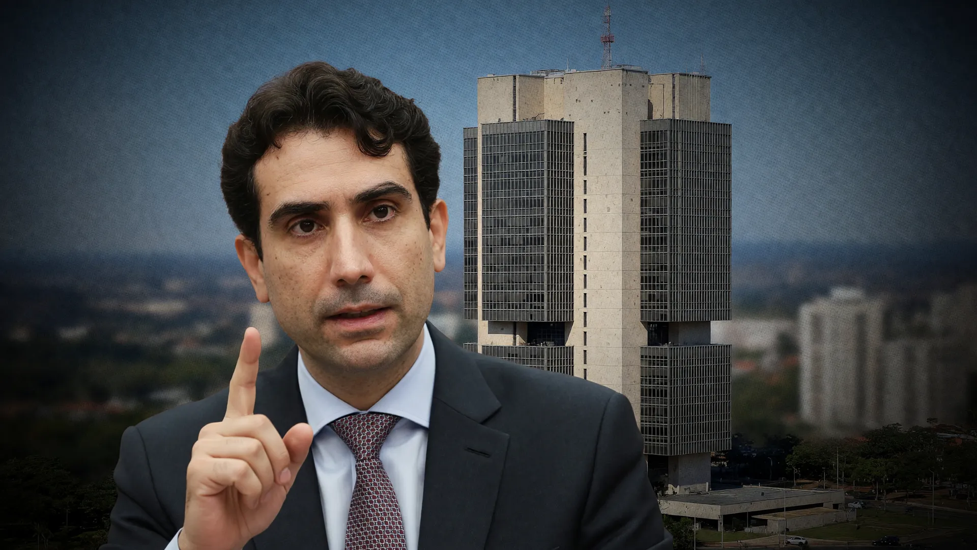 Gabriel Galípolo alerta sobre endividamento das famílias brasileiras em coletiva do Banco Central